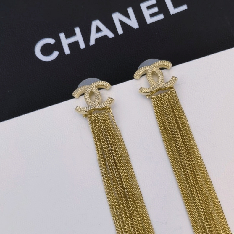 CHANEL🇫🇷Xiaoxiang carved tassel chain letter pearl earrings earrings