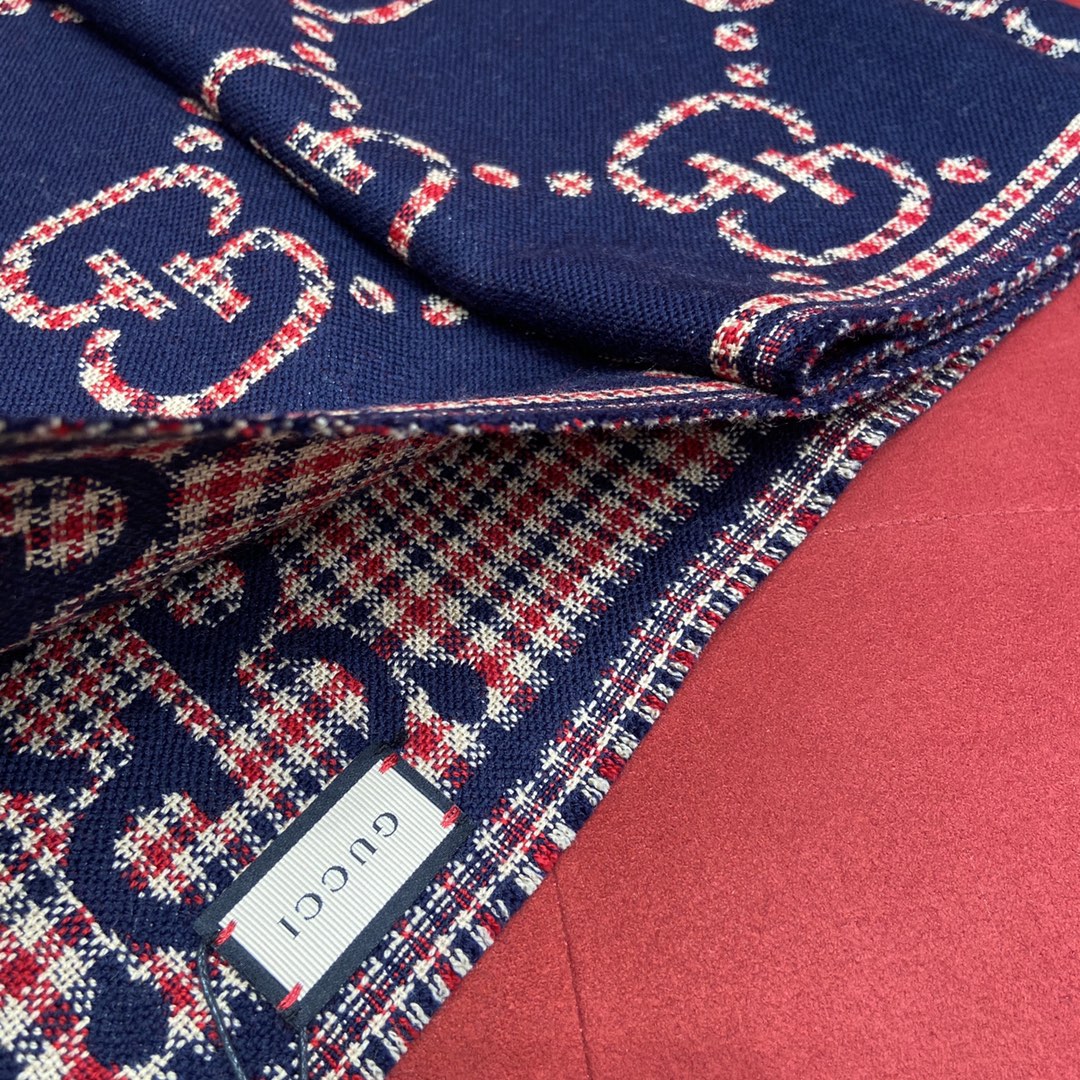 GUCCI Double-sided three-dimensional jacquard scarf 100% wool