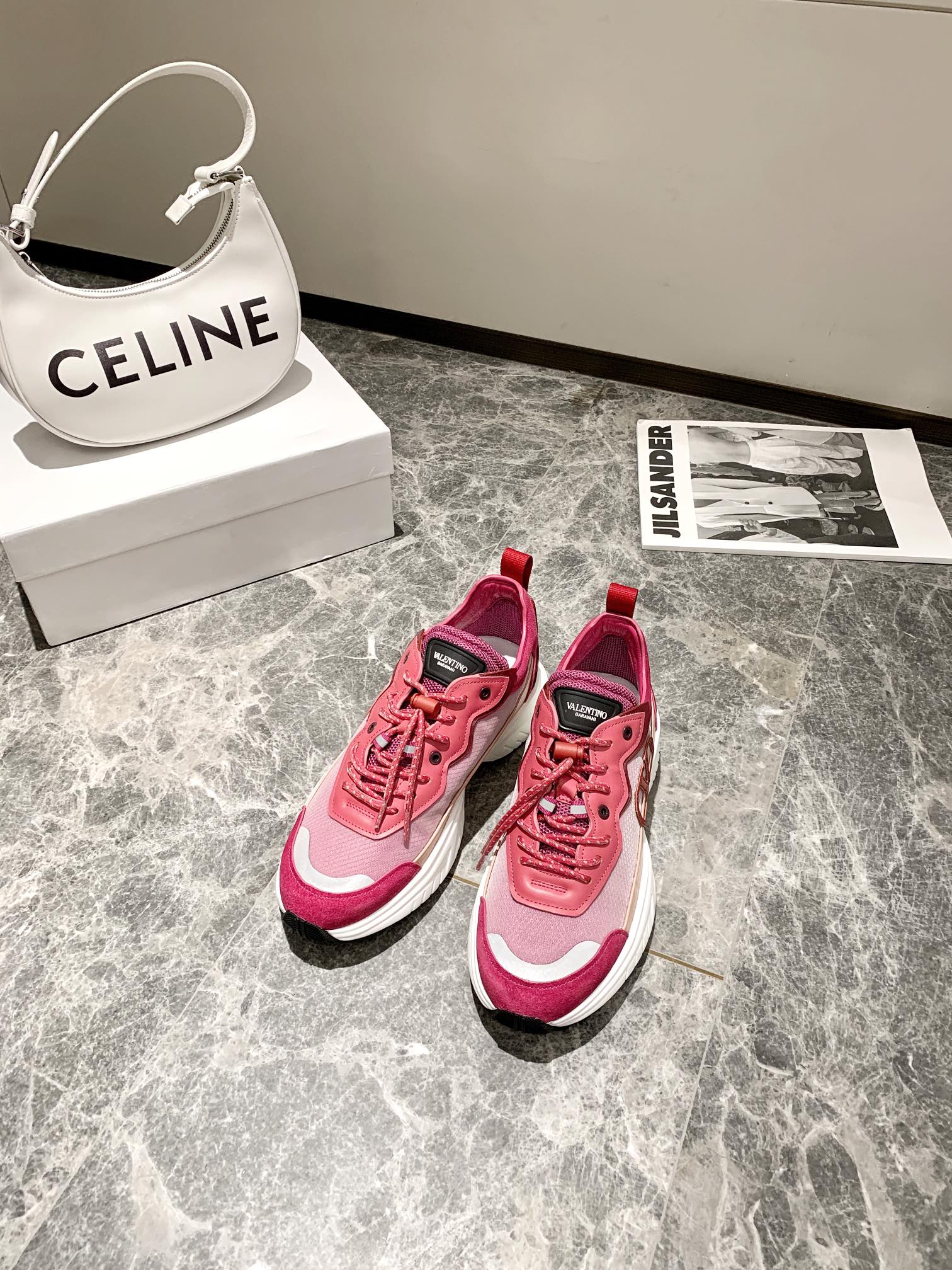 【Valentino】𝟐𝟎𝟐𝟏/𝐒𝐒 𝐧𝐞𝐰 Valentino 2022 ss spring-summer collection of new old man shoes