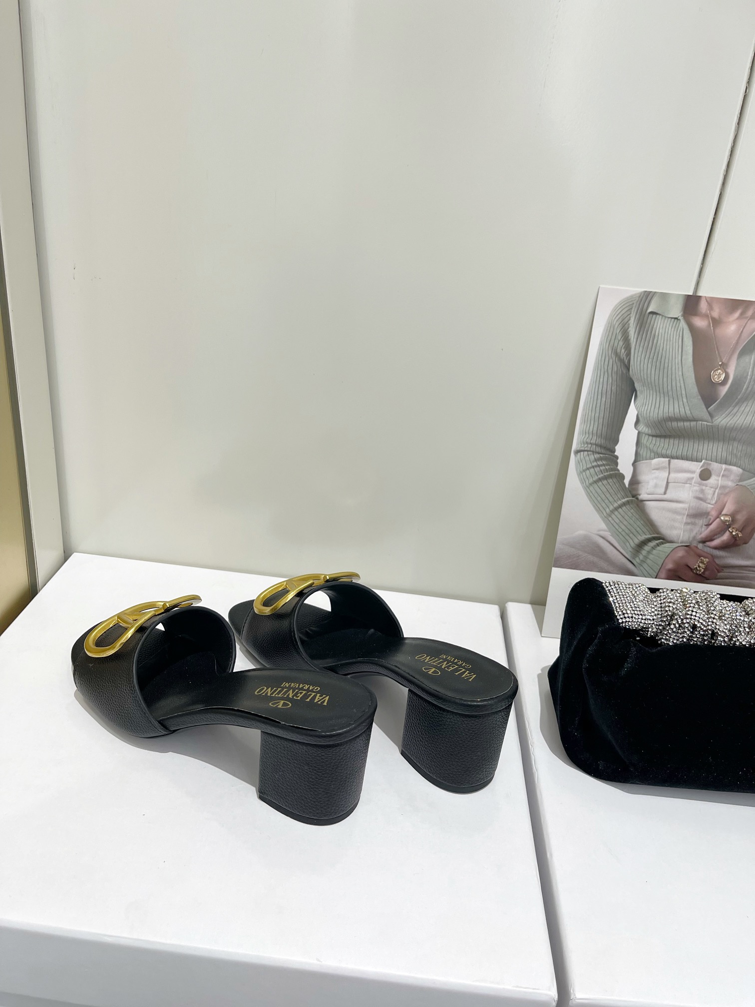 【Valentino】𝟐𝟎𝟐𝟏/𝐒𝐒 𝐧𝐞𝐰  Valentino 2022 / fw spring and summer new women's slippers