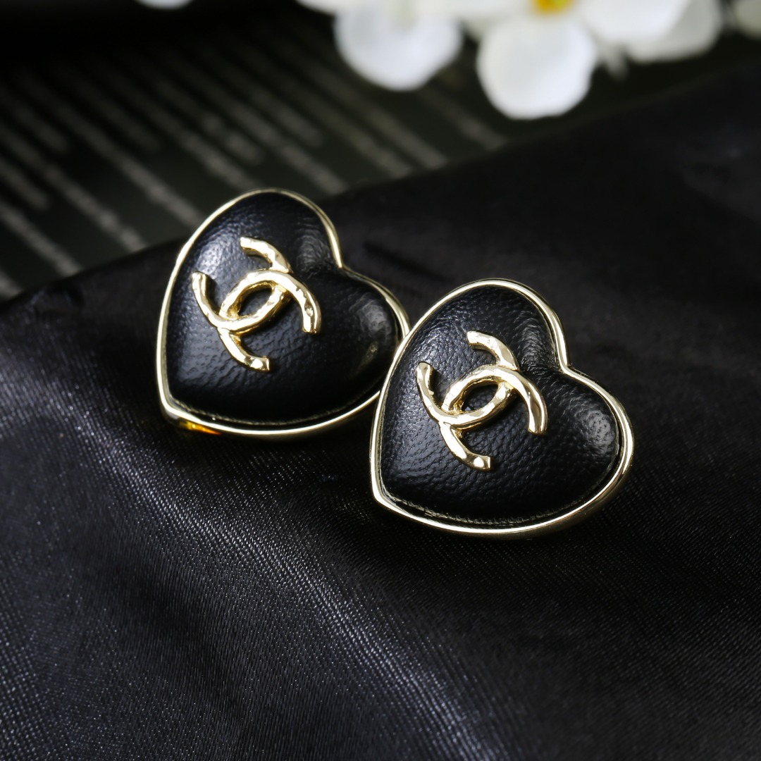 CHANEL🇫🇷Xiaoxiang latest love 💗 lambskin earrings