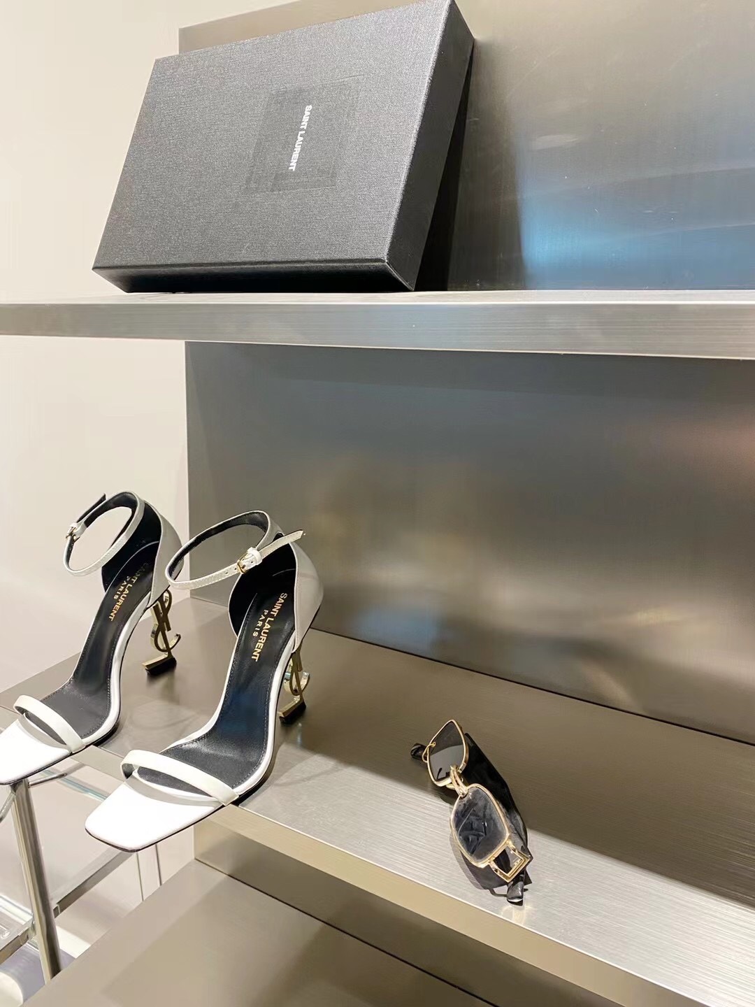 𝙎𝙖𝙞𝙣𝙩 𝙇𝙖𝙪𝙧𝙚𝙣𝙩 | 𝟐𝟎𝟐𝟏/𝐒𝐒 𝐧𝐞𝐰 YSL｜A beautiful classic Alphabet high-heeled sandals