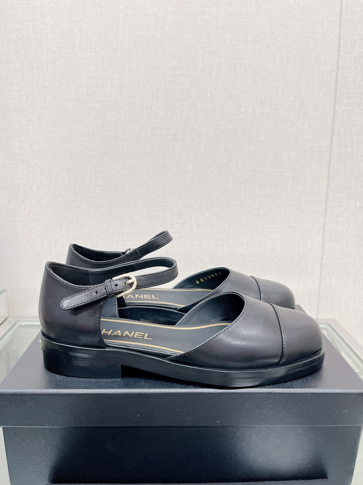 CHANEL 23Ss small incense thick bottom Mary Jane hollow sandals imported lambskin