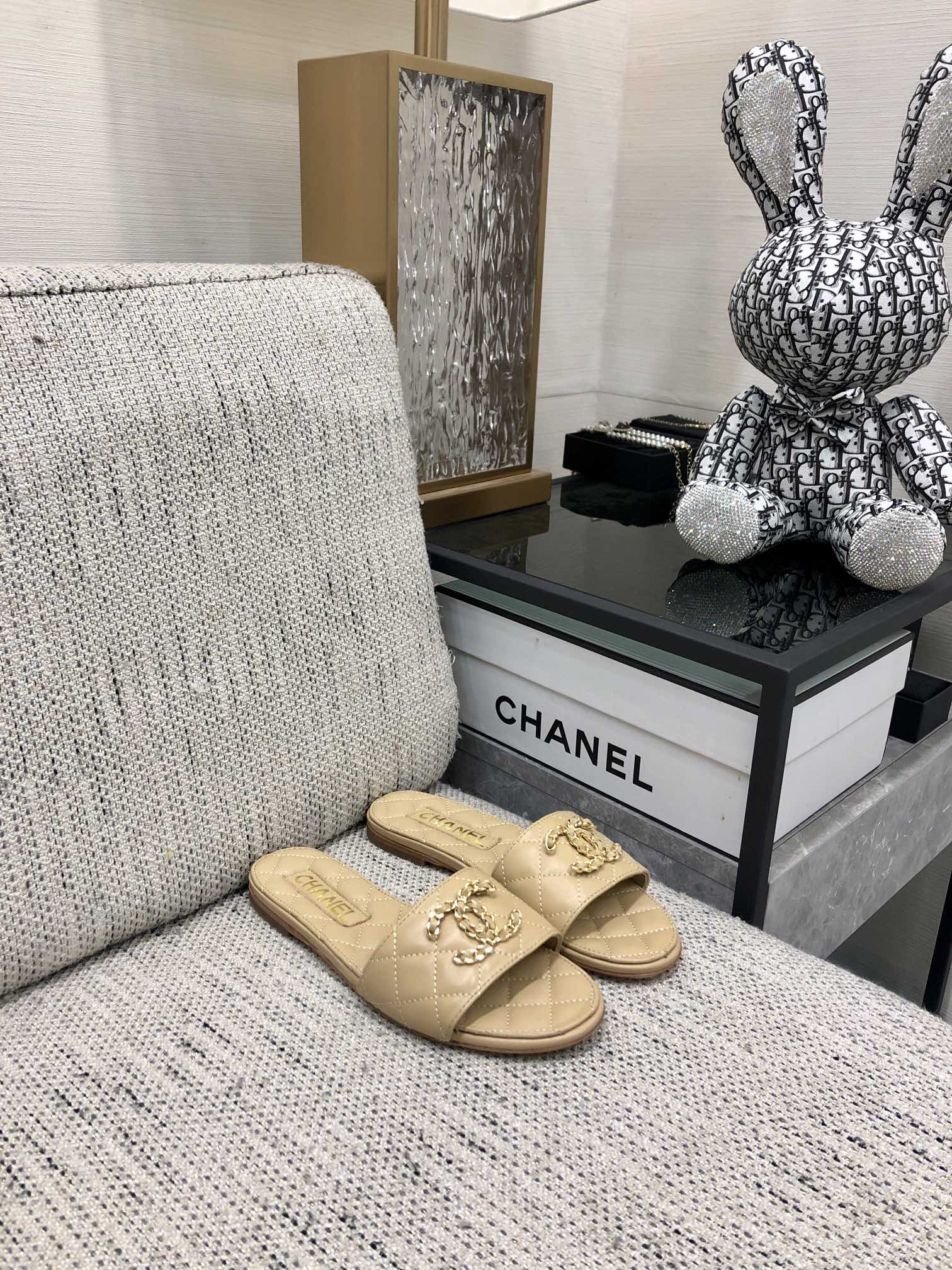 CHANEL 2023 spring and summer latest electric embroidery honey slippers Imported leather outsole
