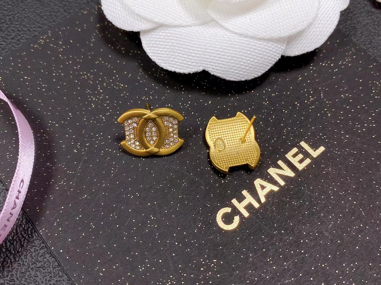 CHANEL🇫🇷Xiaoxiang middle-aged double C earrings