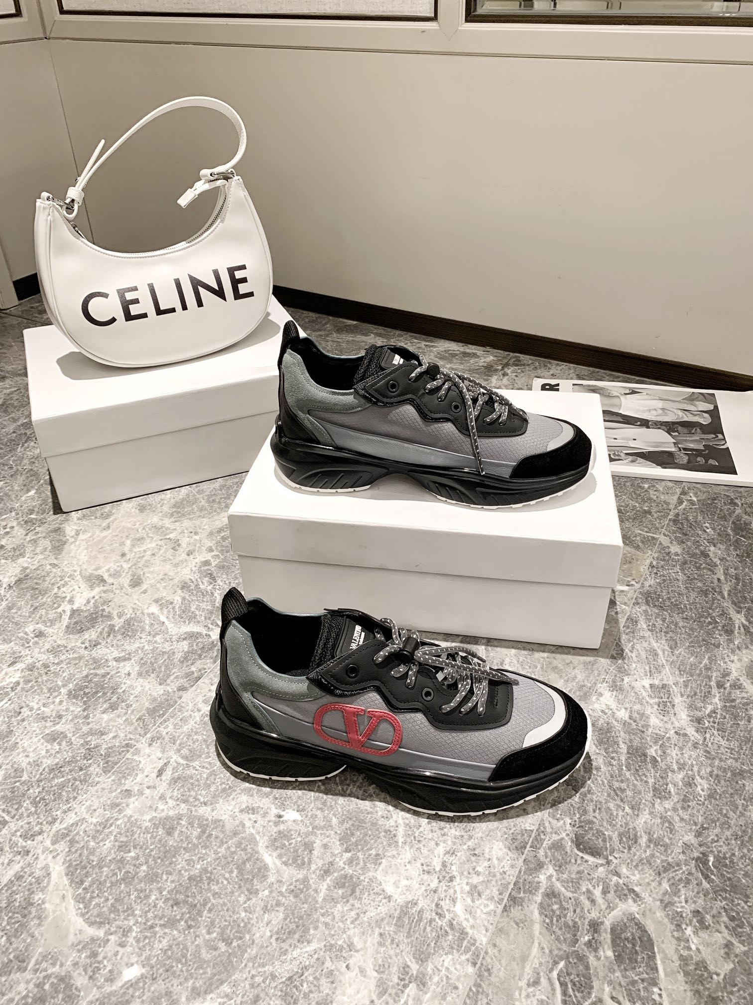 【Valentino】𝟐𝟎𝟐𝟏/𝐒𝐒 𝐧𝐞𝐰 Valentino 2022 ss spring-summer collection of new old man shoes