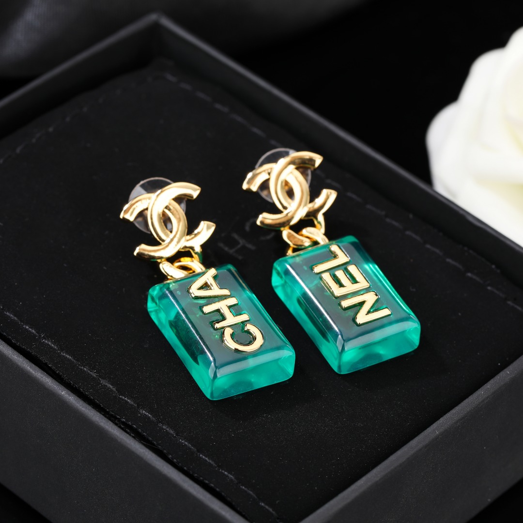 CHANEL🇫🇷Xiaoxiang new acrylic earrings