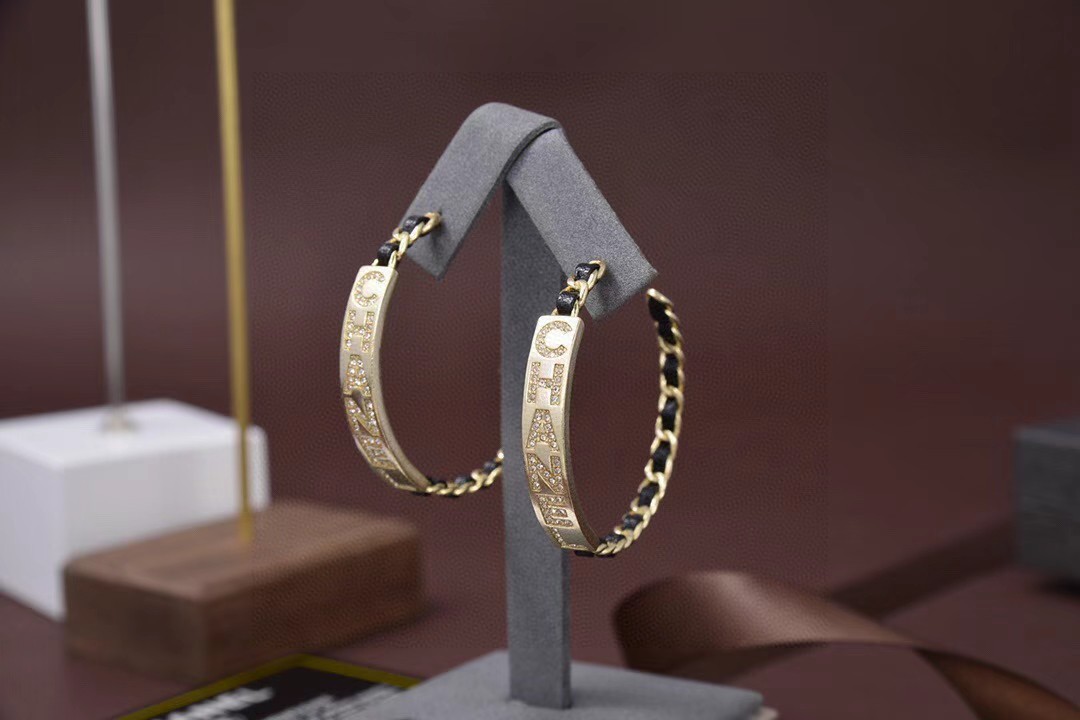 CHANEL🇫🇷Xiaoxiang leather string letter ring earring earrings
