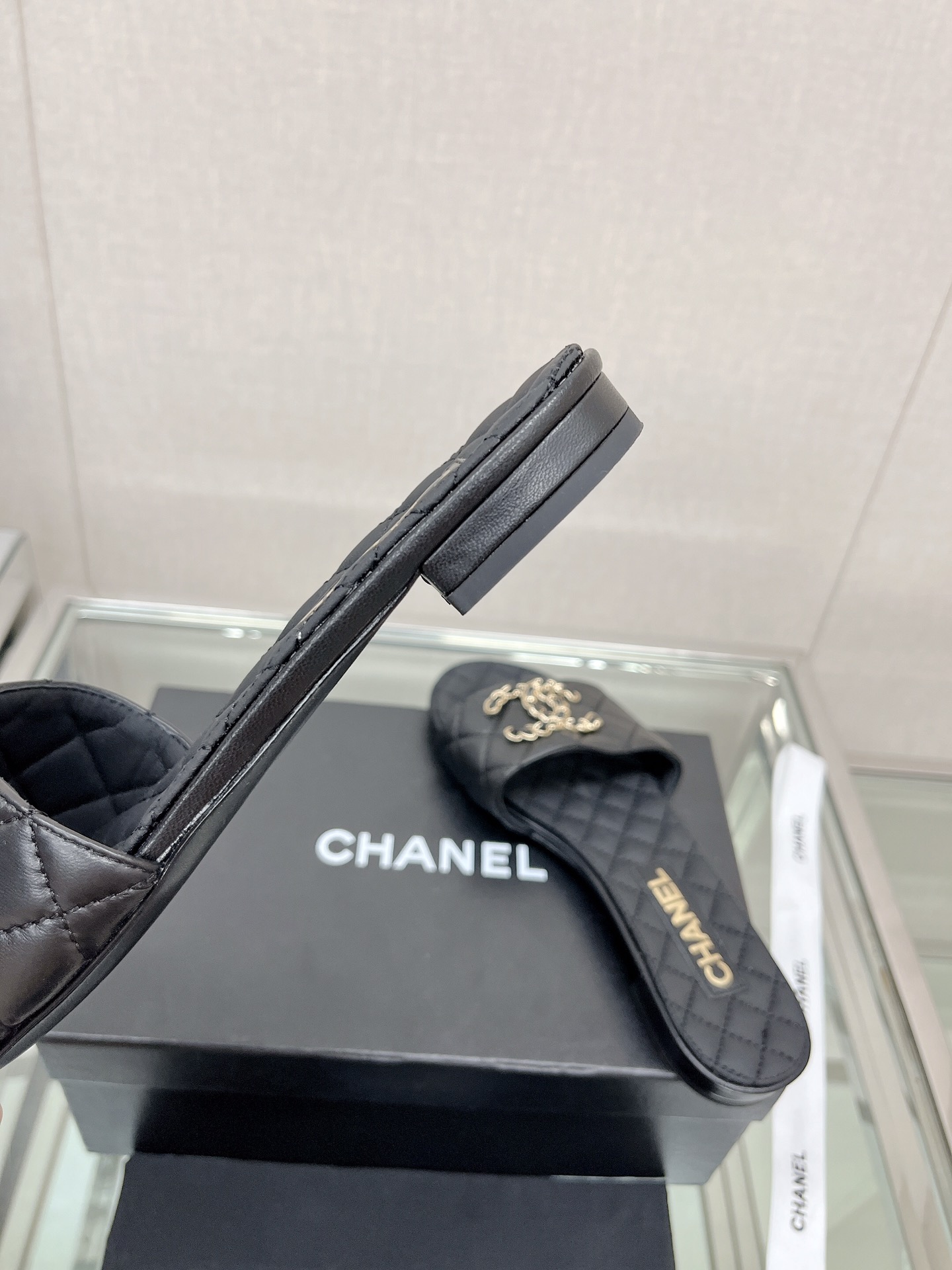 CHANEL 23Ss new diamond check chain double C buckle metal heel slippers sheepskin lining