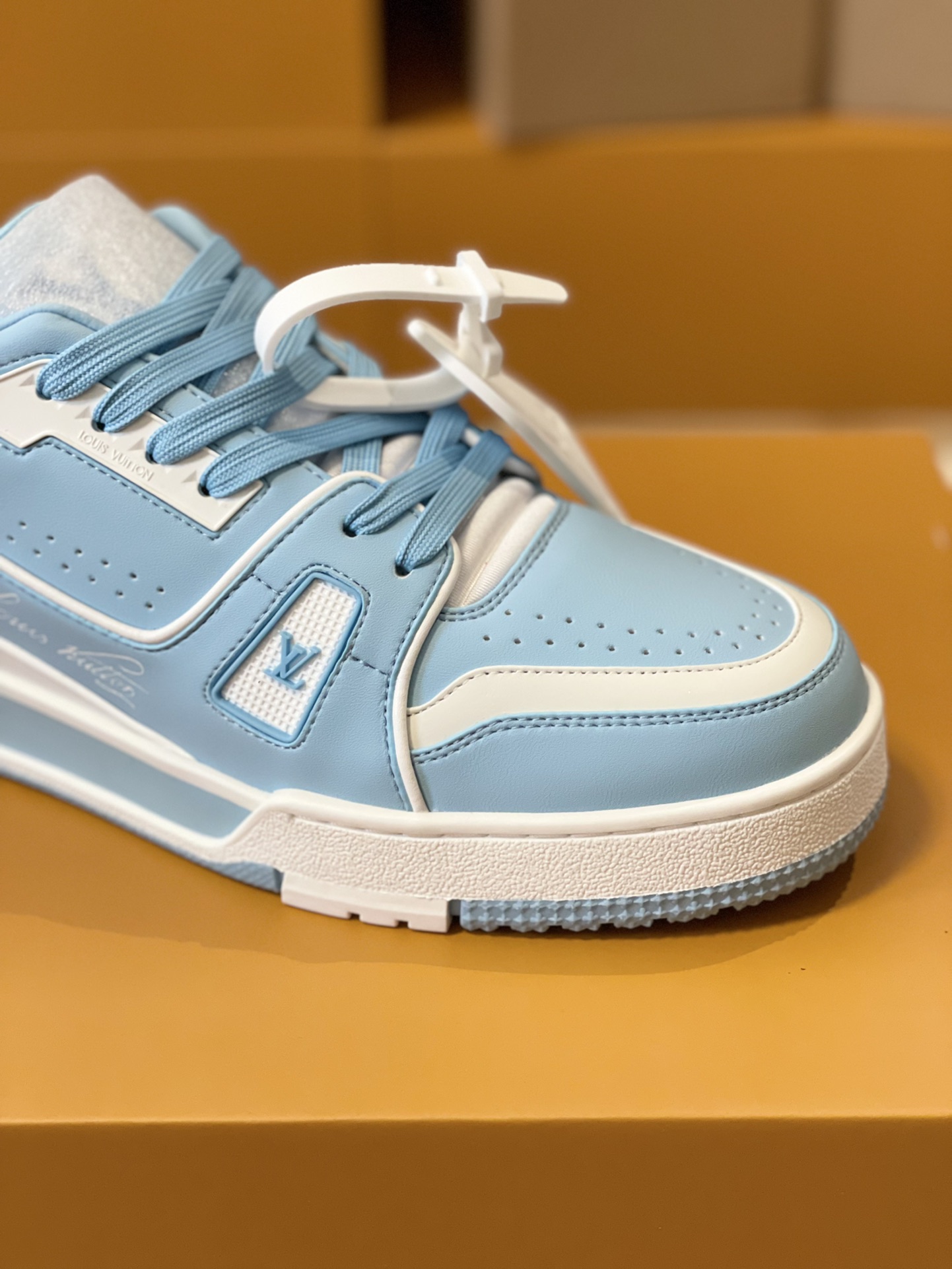 Louis Vuitton Trainer Couples Style FD0261