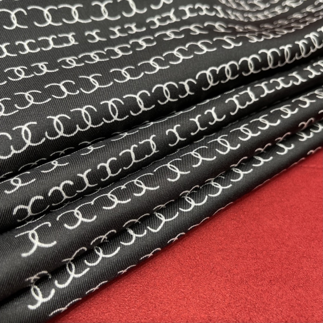 𝐂𝐡𝐚𝐧𝐞𝐥 Combination of square scarf ➕ hair band