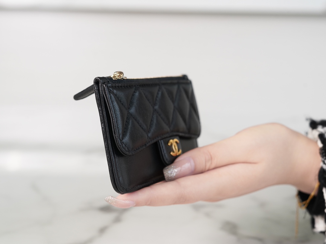 𝗖𝗛𝗔𝗘𝗡𝗟✦In exclusive channel special lambskin 🐑Classic zippered coin card case Black 🖤