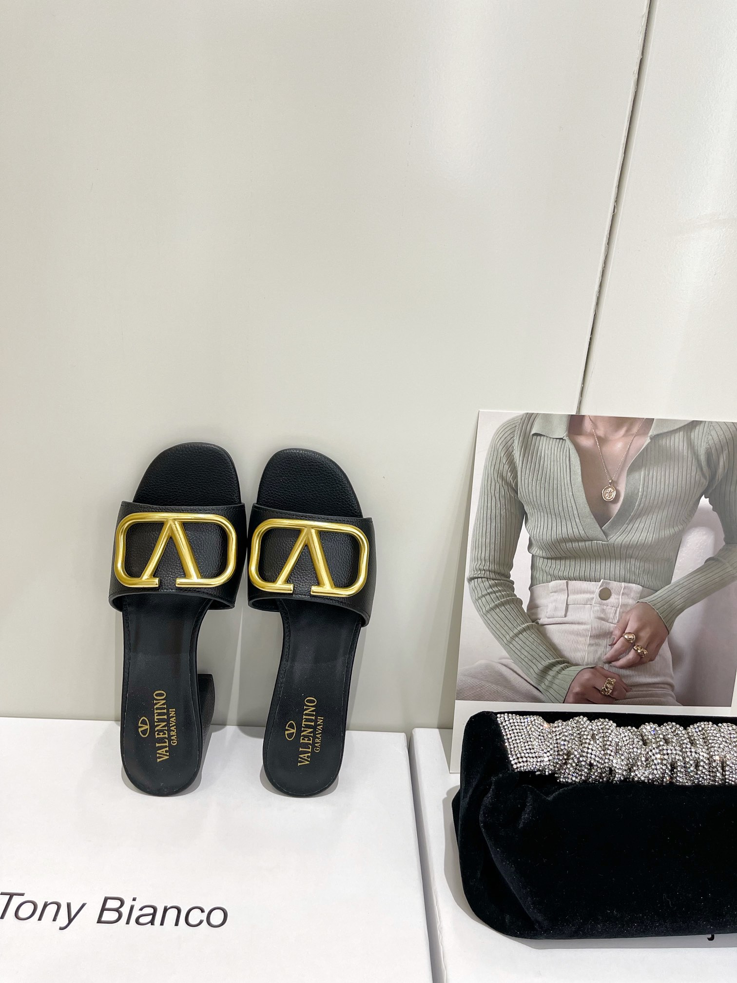 【Valentino】𝟐𝟎𝟐𝟏/𝐒𝐒 𝐧𝐞𝐰  Valentino 2022 / fw spring and summer new women's slippers