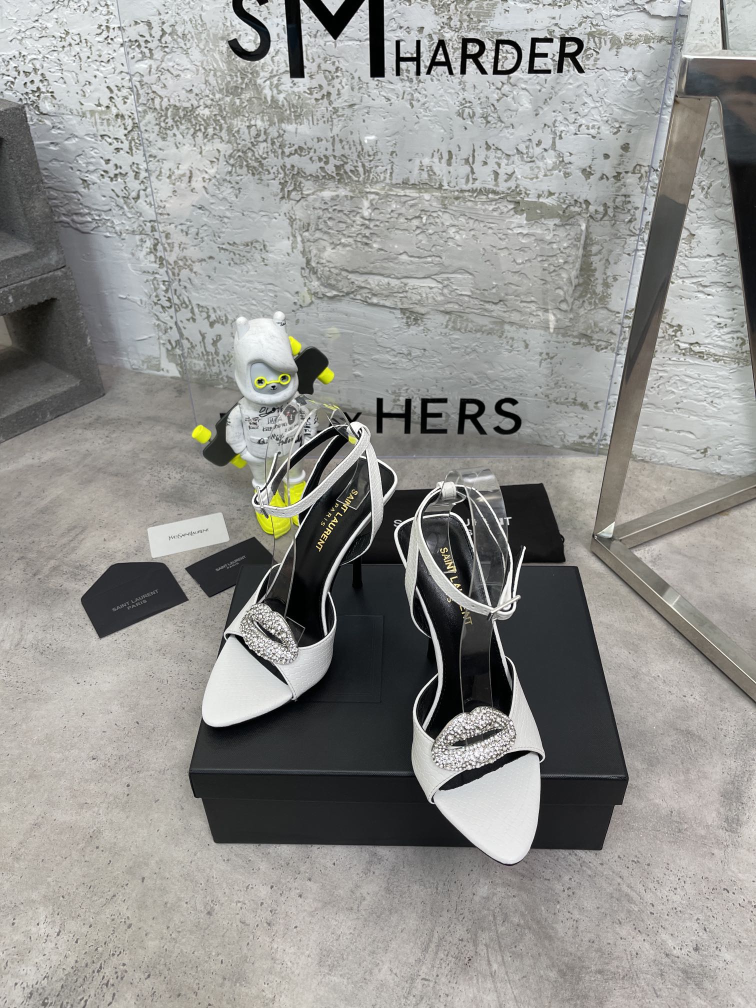 𝙎𝙖𝙞𝙣𝙩 𝙇𝙖𝙪𝙧𝙚𝙣𝙩 | 𝟐𝟎𝟐𝟐/𝐒𝐒 𝐧𝐞𝐰 YSL｜Early spring hot ysl high heel strappy sandals Italian leather sole