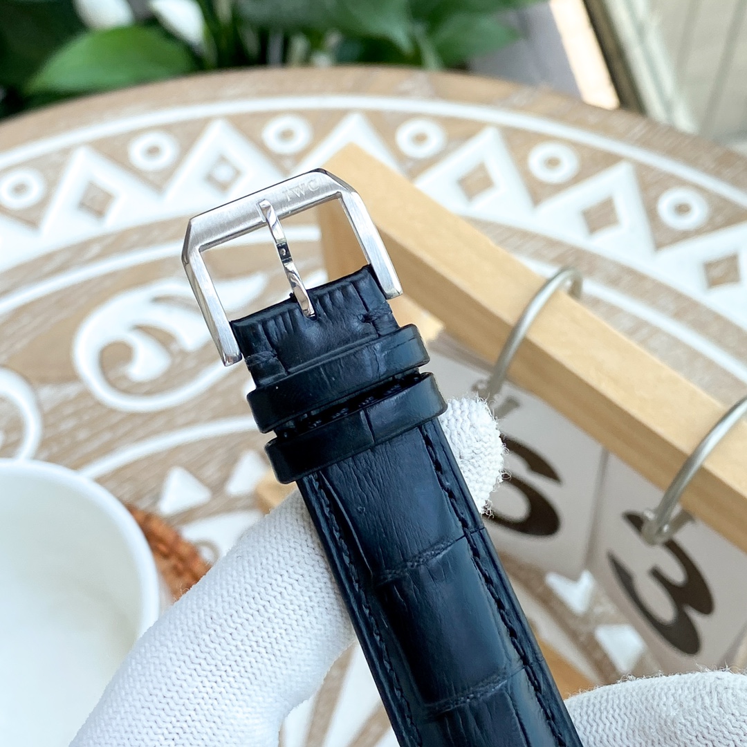 IWC- Fine men's watches Fully automatic mechanical movement, top 316 steel case and strap