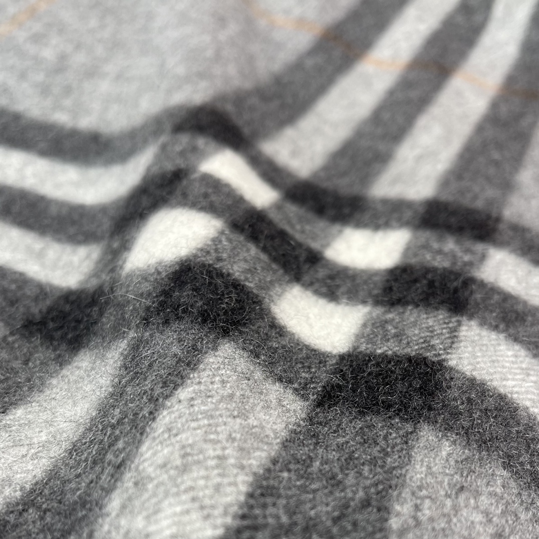 Burberry Classic Check Scarf