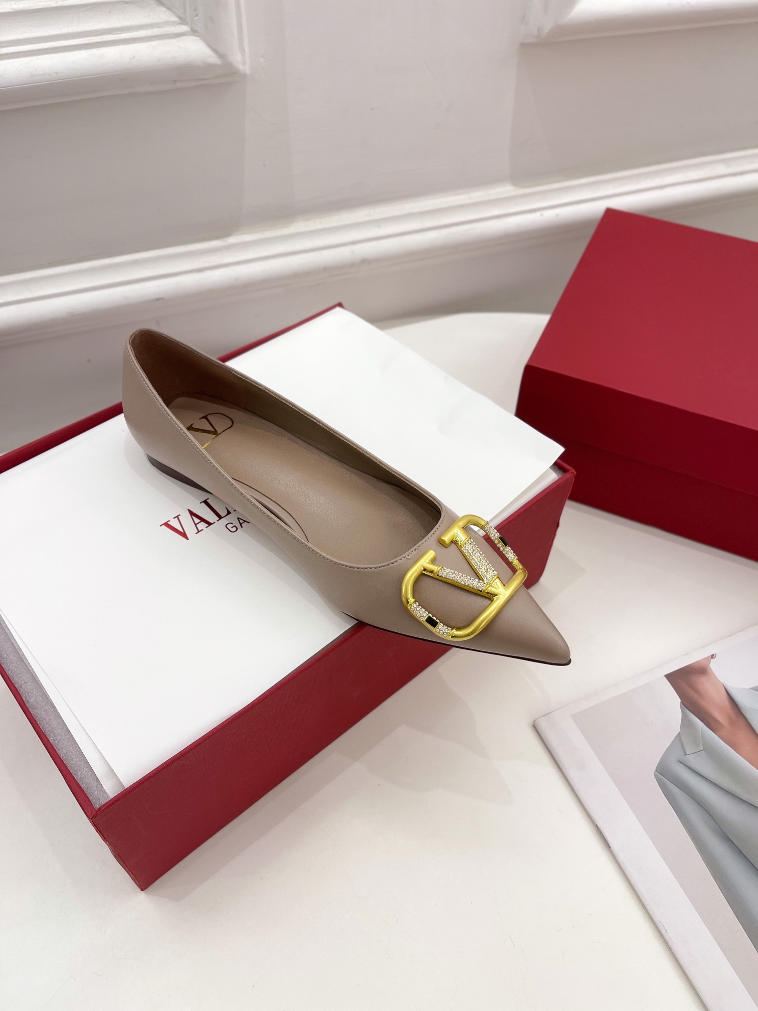 【Valentino】𝟐𝟎𝟐𝟏/𝐒𝐒 𝐧𝐞𝐰 Valentino 2022 spring and summer new large V diamond buckle high heels on the new