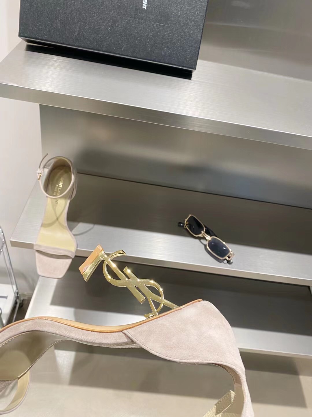 𝙎𝙖𝙞𝙣𝙩 𝙇𝙖𝙪𝙧𝙚𝙣𝙩 | 𝟐𝟎𝟐𝟏/𝐒𝐒 𝐧𝐞𝐰 YSL｜A beautiful classic Alphabet high-heeled sandals