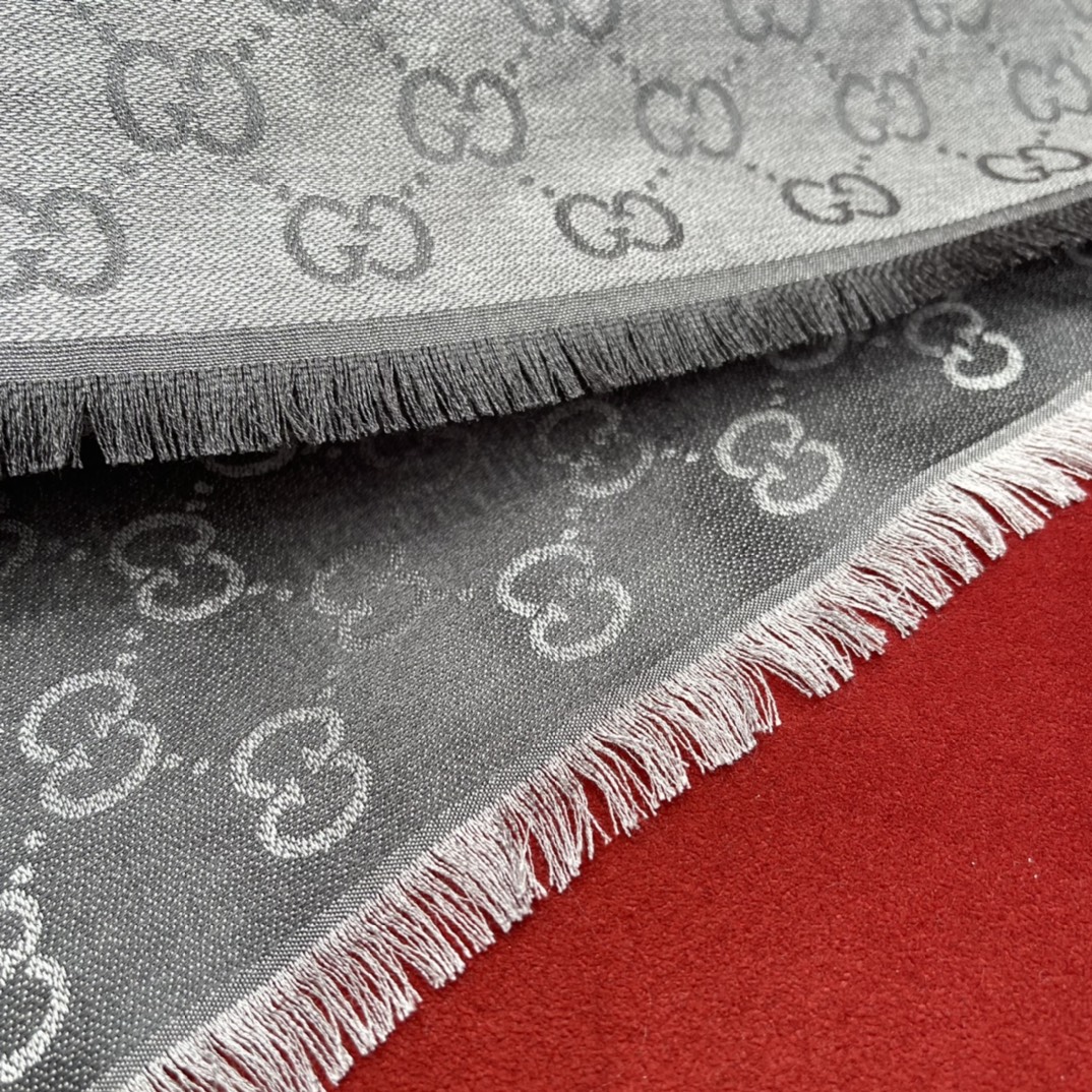 GUCCI Neck Shawl 80% wool ➕ 20% silk