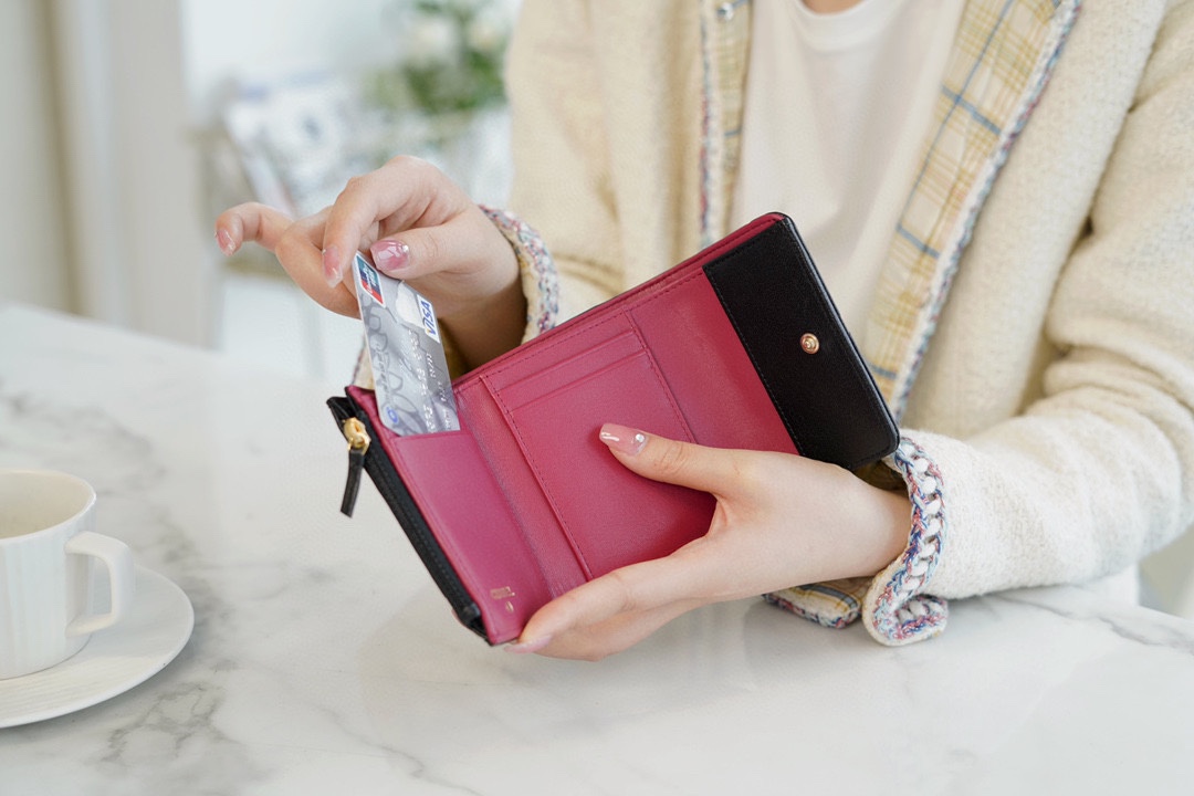 𝗖𝗛𝗔𝗘𝗡𝗟✦In goatskin leather🐐 19 Series Short Clip Black Gold