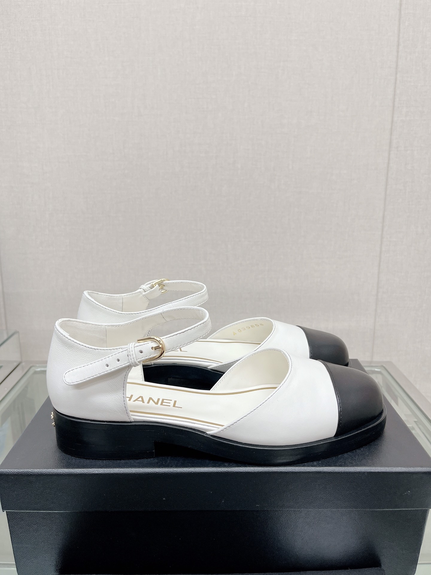 CHANEL 23Ss small incense thick bottom Mary Jane hollow sandals imported lambskin