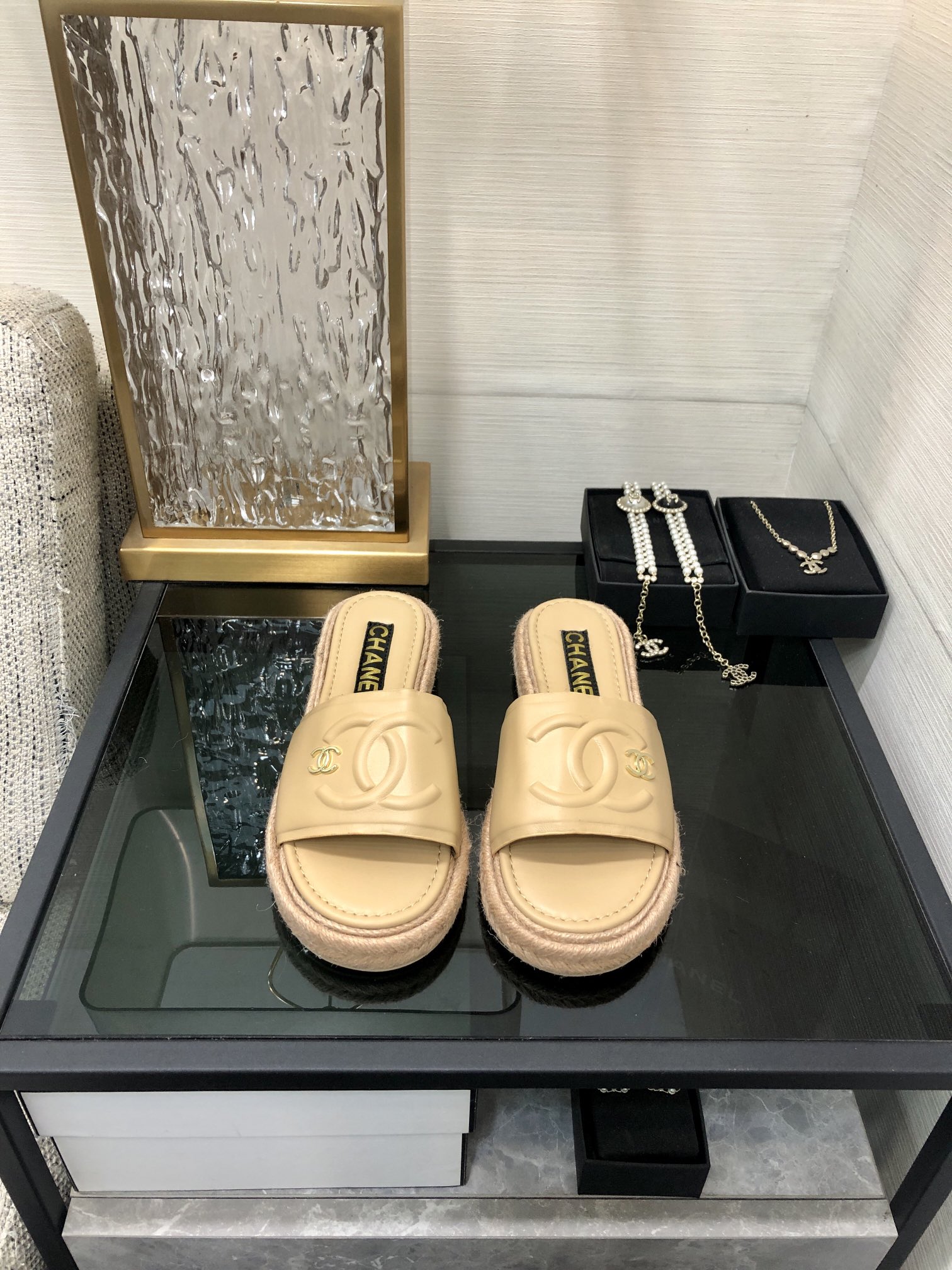 CHANEL 2023 spring and summer latest electric embroidery honey slippers Imported leather outsole