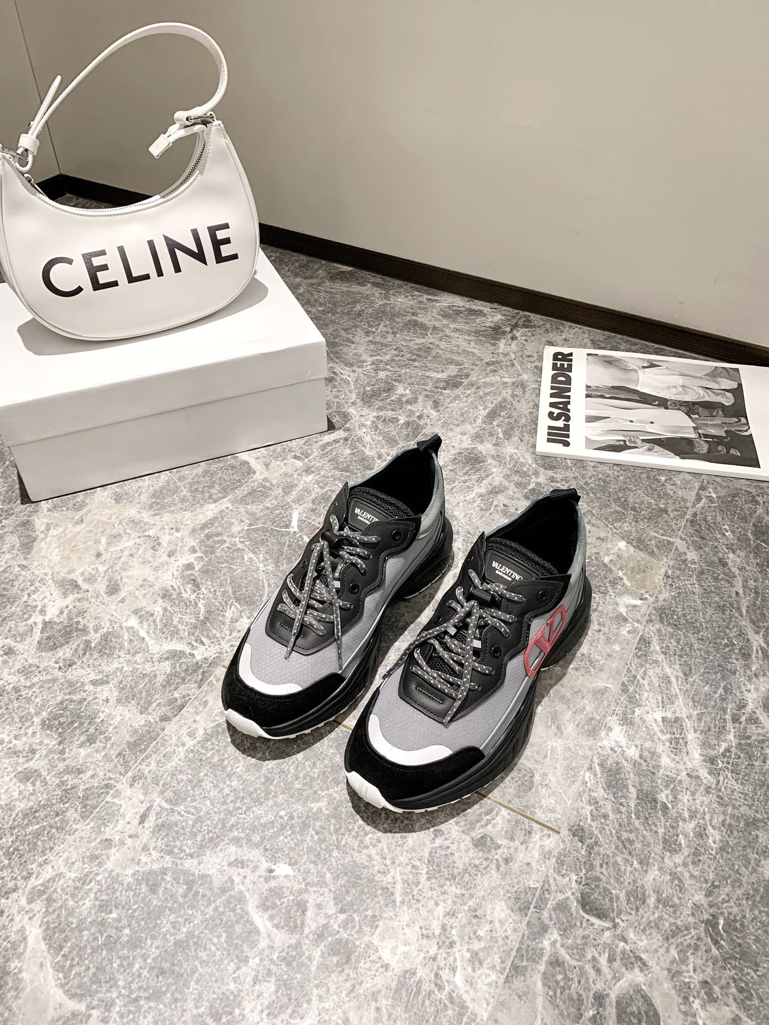 【Valentino】𝟐𝟎𝟐𝟏/𝐒𝐒 𝐧𝐞𝐰 Valentino 2022 ss spring-summer collection of new old man shoes