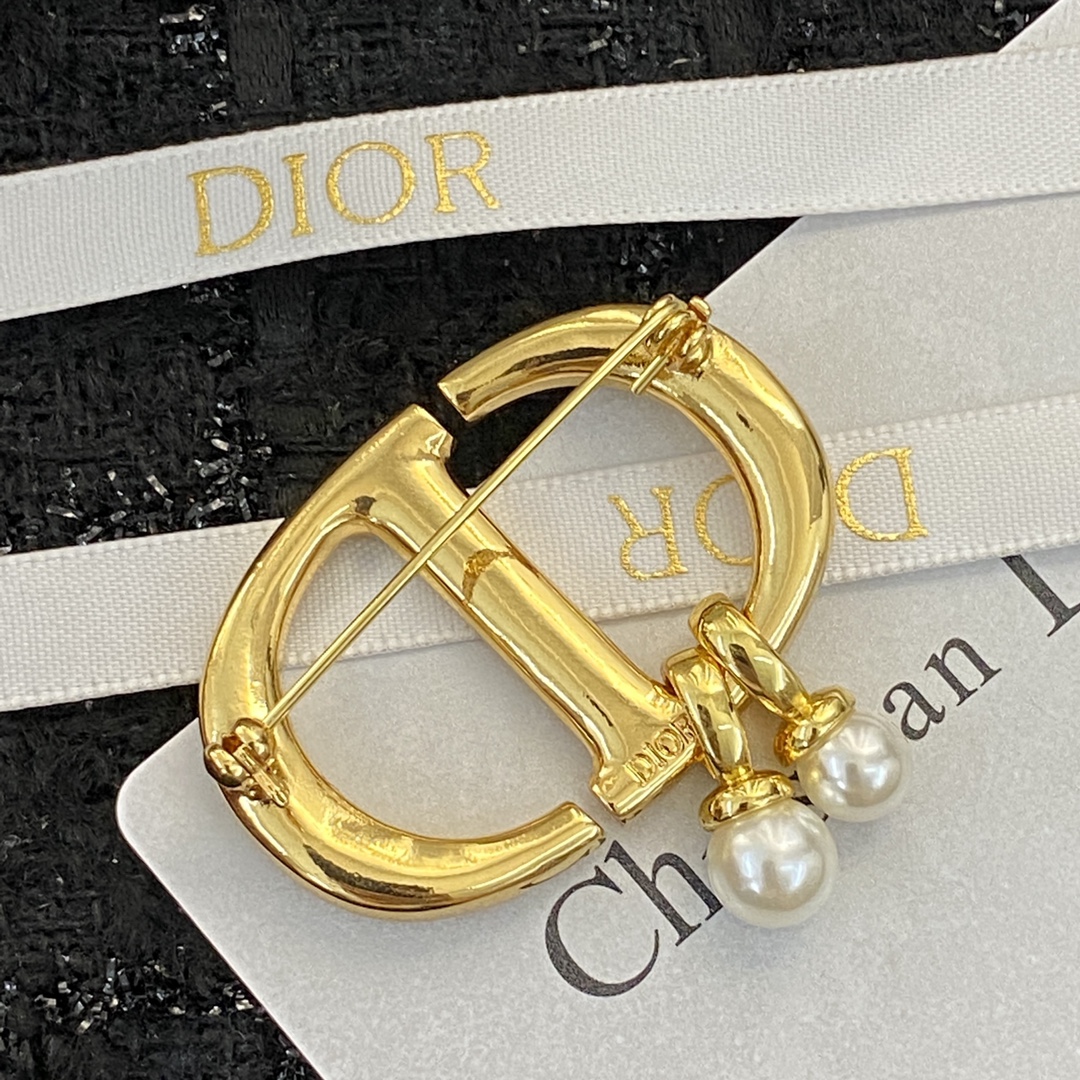 Dior CD brooch