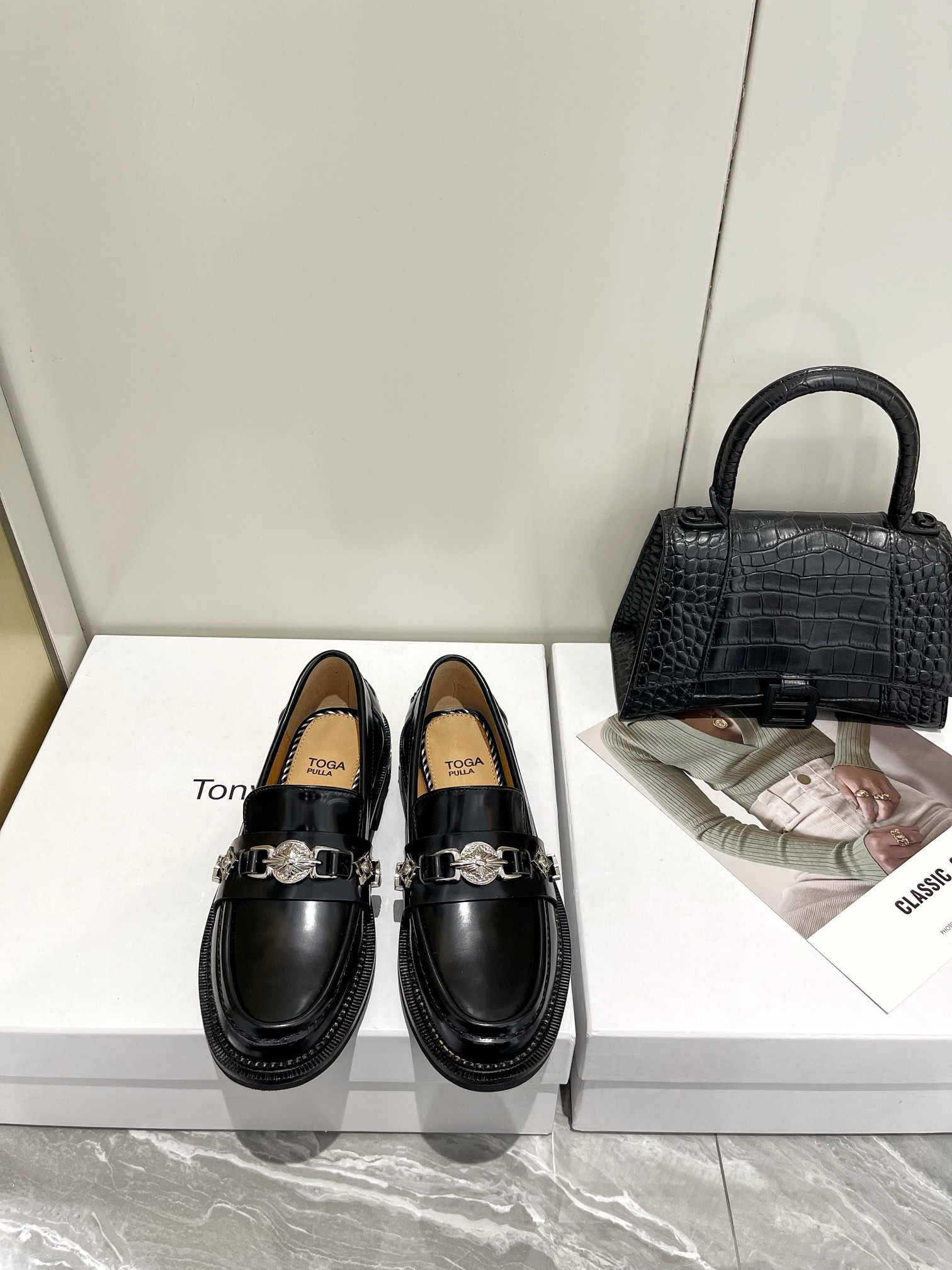 𝐓𝐨𝐠𝐚 𝐏𝐮𝐥𝐥𝐚 ｜𝟐𝟎𝟐𝟐/𝐒𝐒 𝐧𝐞𝐰 Toga Pulla 2022/FW Heavy Crafted Loafers