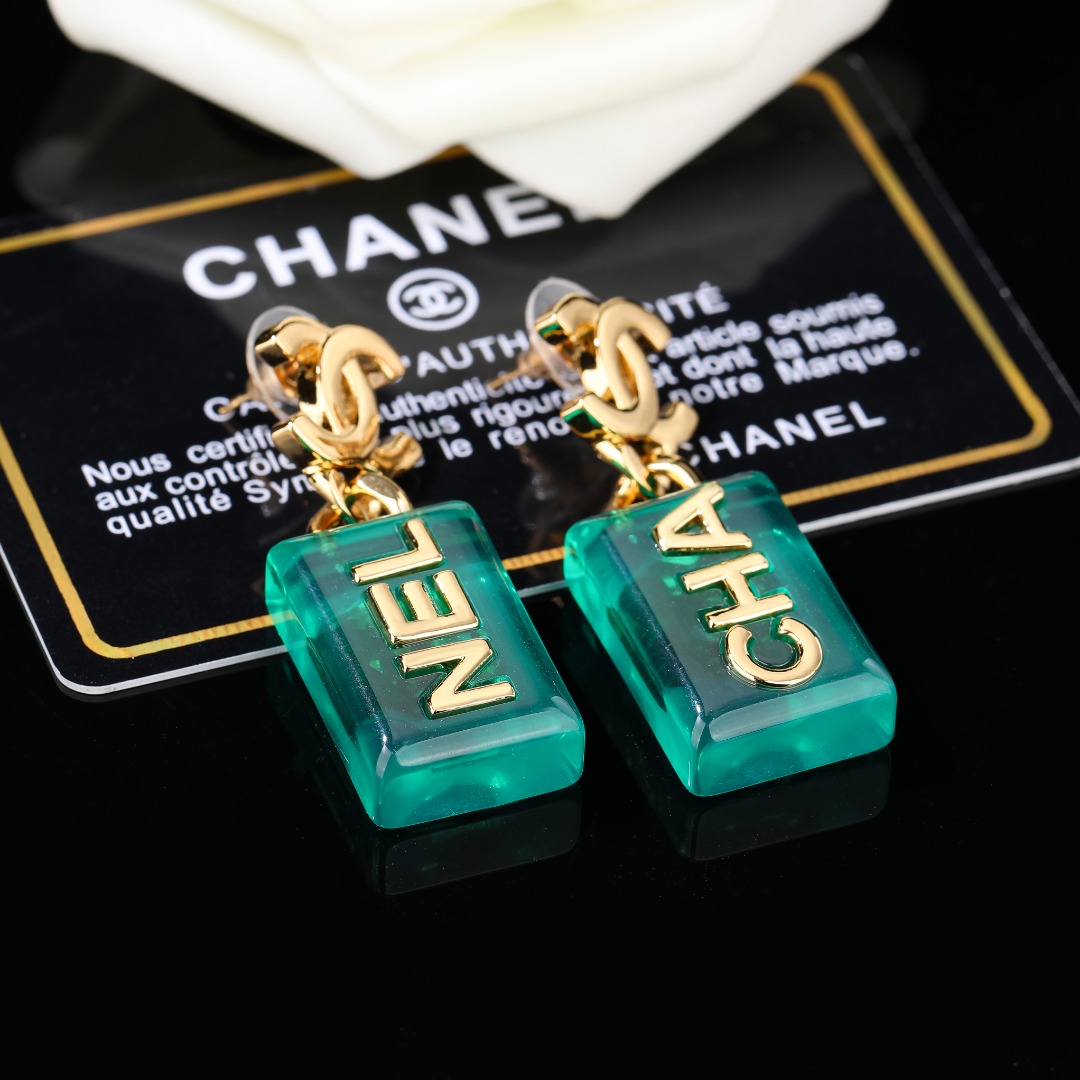 CHANEL🇫🇷Xiaoxiang new acrylic earrings