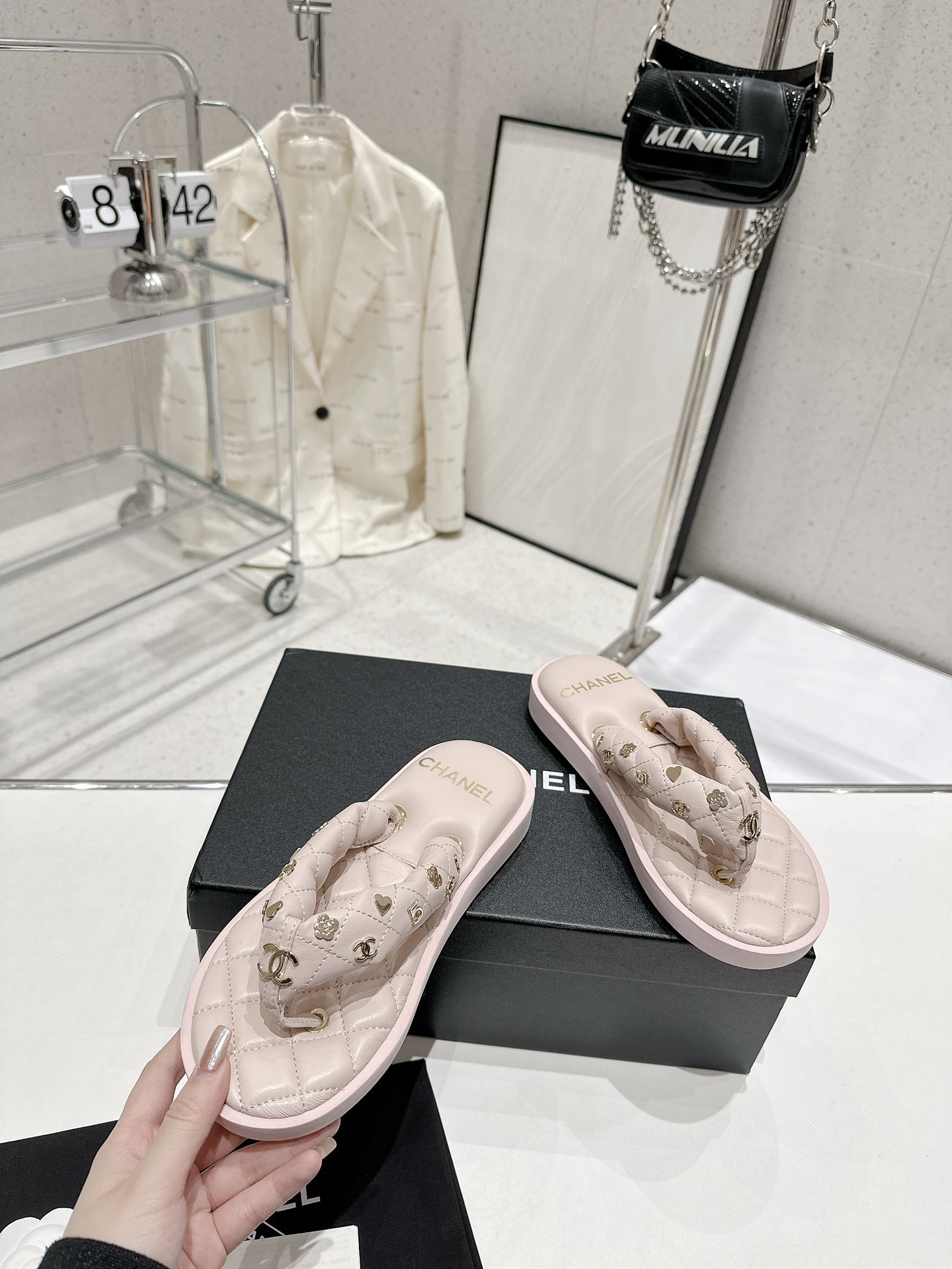 CHANEL summer new bread flip-flops clip toe flip-flops beach sandals