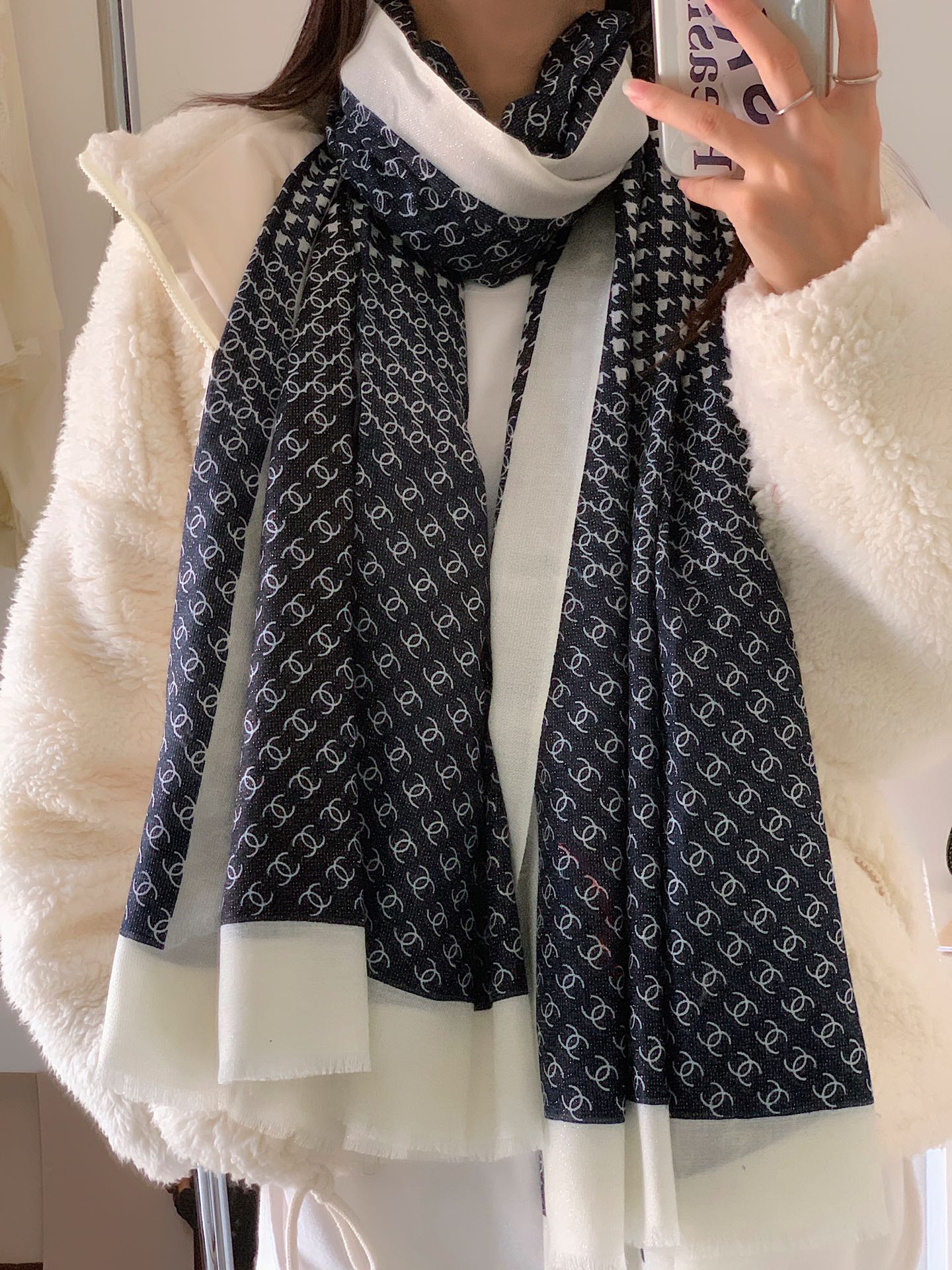 𝐂𝐡𝐚𝐧𝐞𝐥 【Houndstooth Double C Logo】Cashmere Printed Square Scarf
