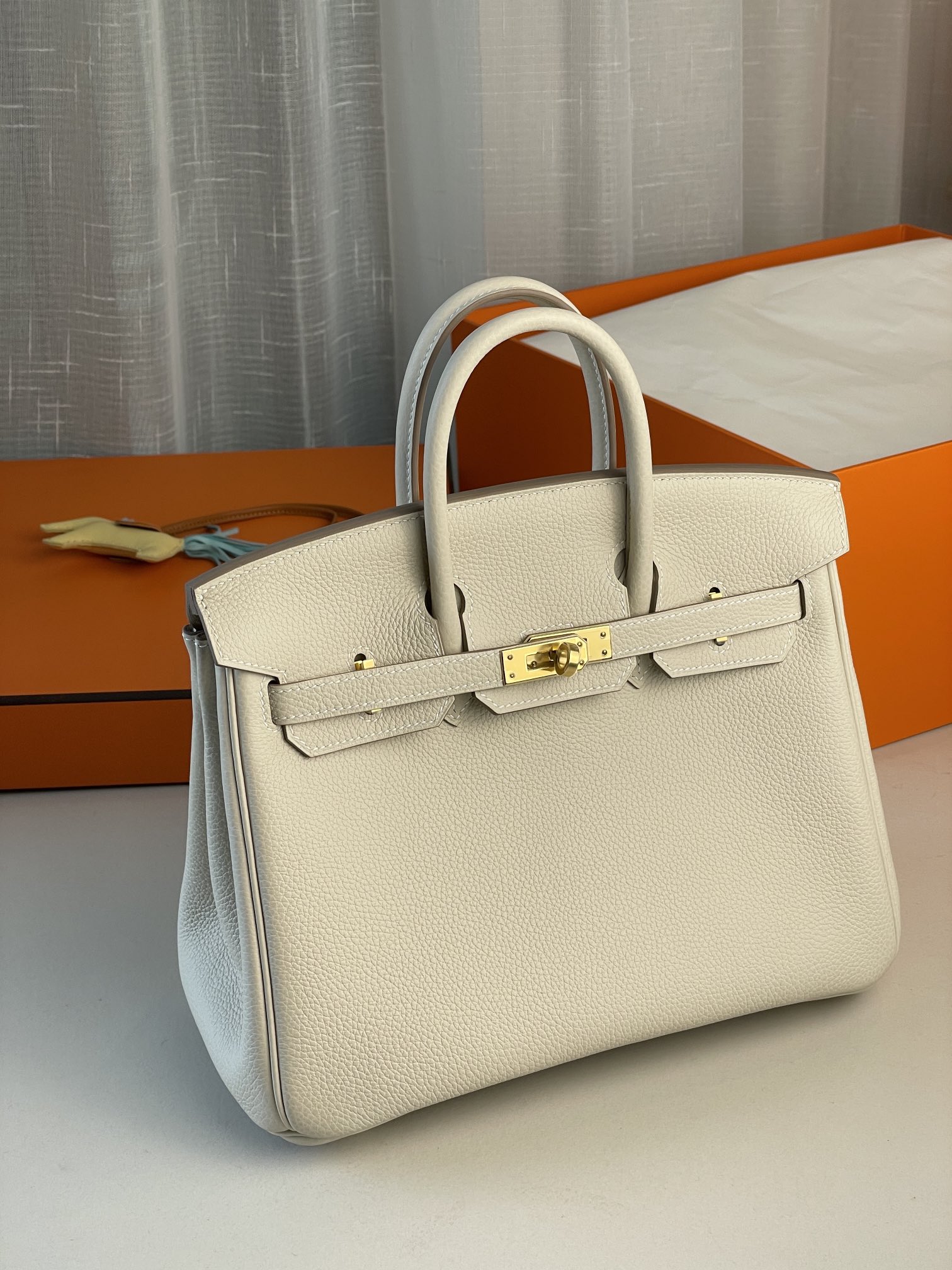 Birkin25 milk shake white togo leather gold buckle