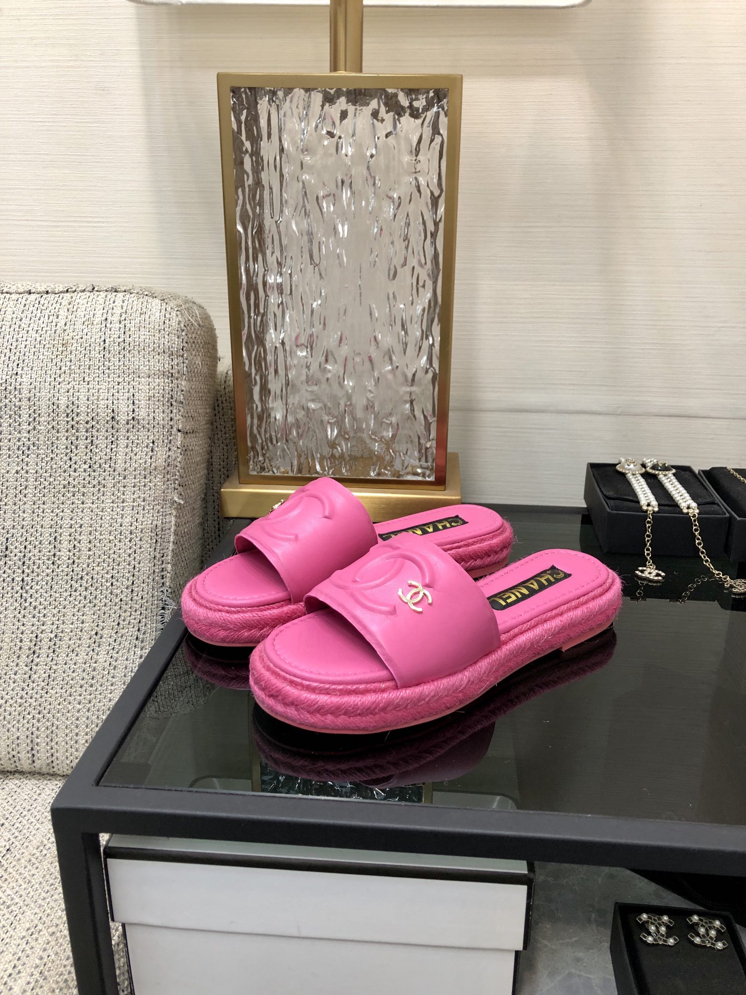 CHANEL 2023 spring and summer latest electric embroidery honey slippers Imported leather outsole