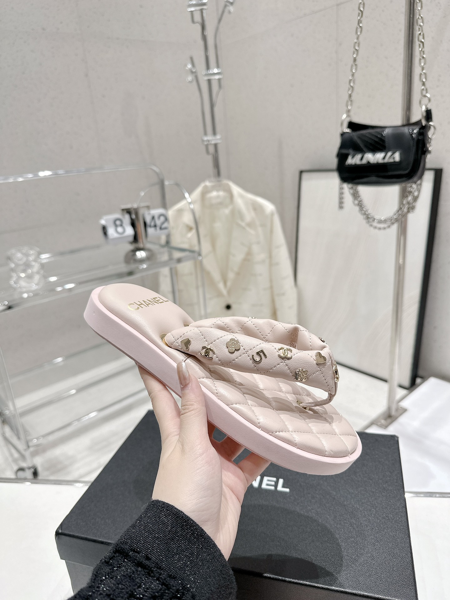 CHANEL summer new bread flip-flops clip toe flip-flops beach sandals