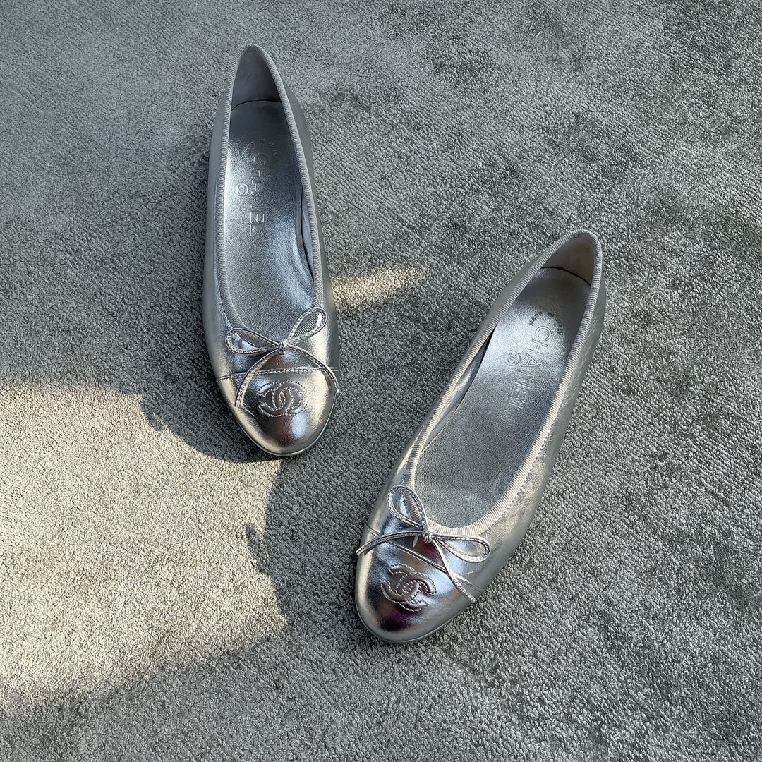 CHANEL classic ballet shoes the version is very positive classic models do not have to worry about the version