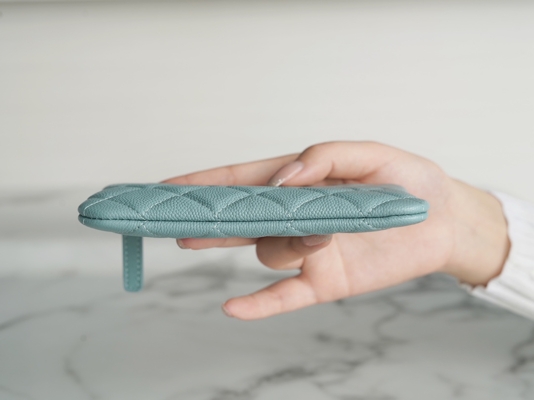 𝗖𝗛𝗔𝗘𝗡𝗟✦ Channel custom calfskin 🐂 Classic mini zippered carry-on bag Tiffany blue 💖