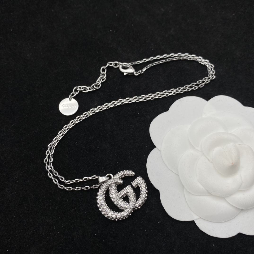 𝐆𝐮𝐜𝐜𝐢 Double G diamond-studded all-match necklace