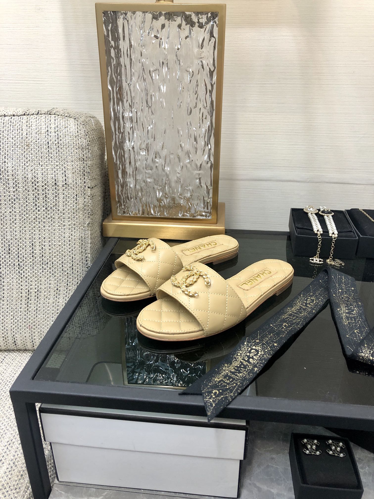 CHANEL 2023 spring and summer latest electric embroidery honey slippers Imported leather outsole