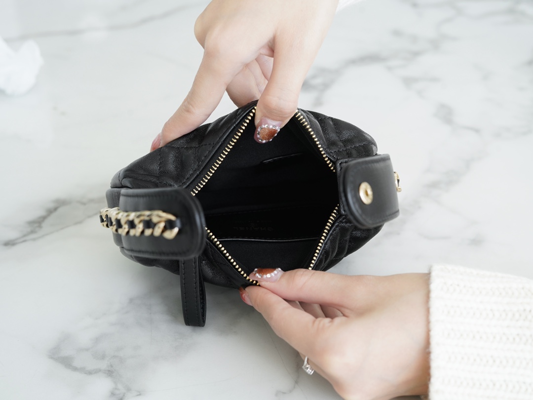 𝗖𝗛𝗔𝗡𝗘𝗟✦ 🔅23C Hula Hoop Clutch Bag White