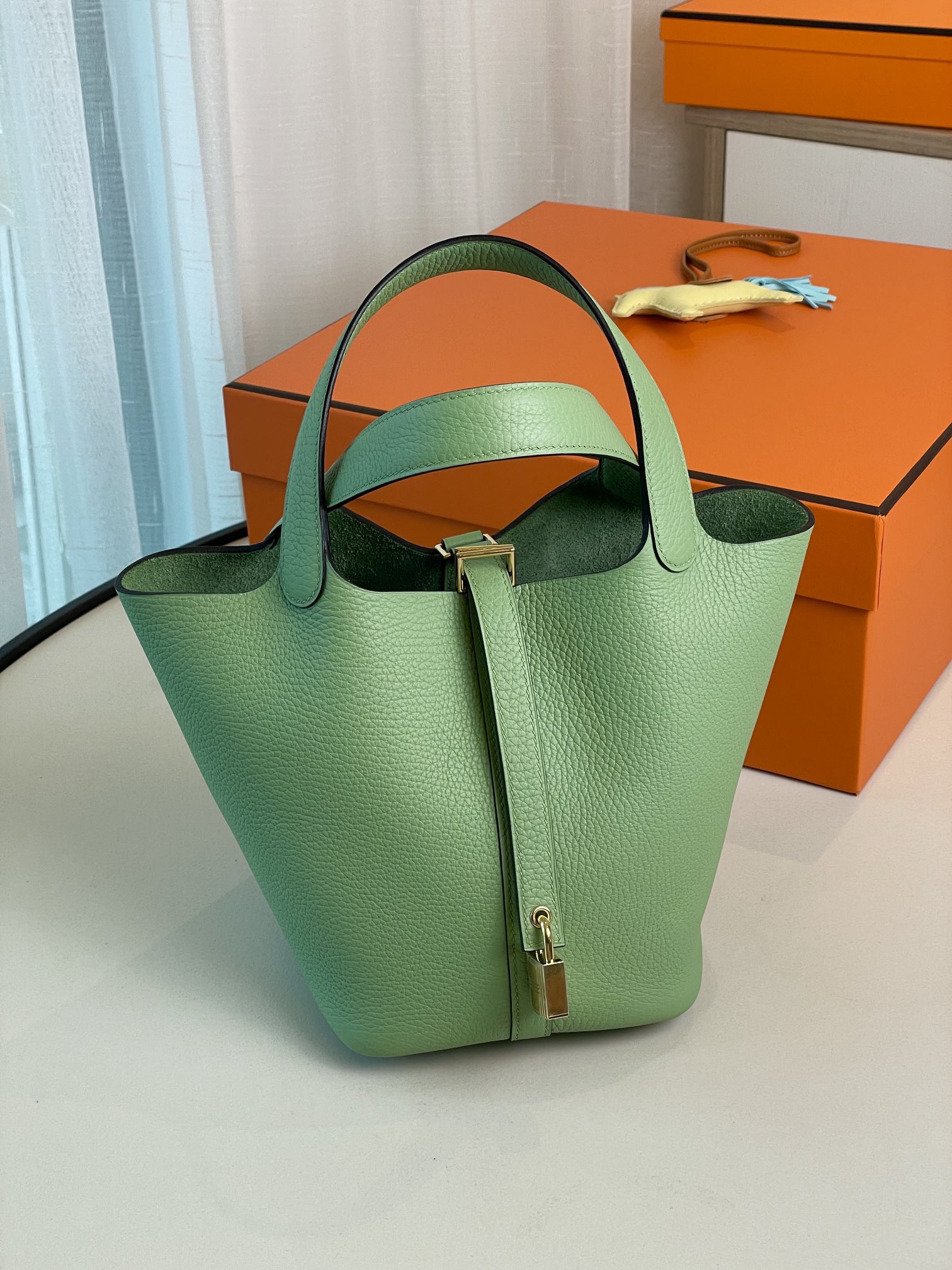 picotin18 avocado green