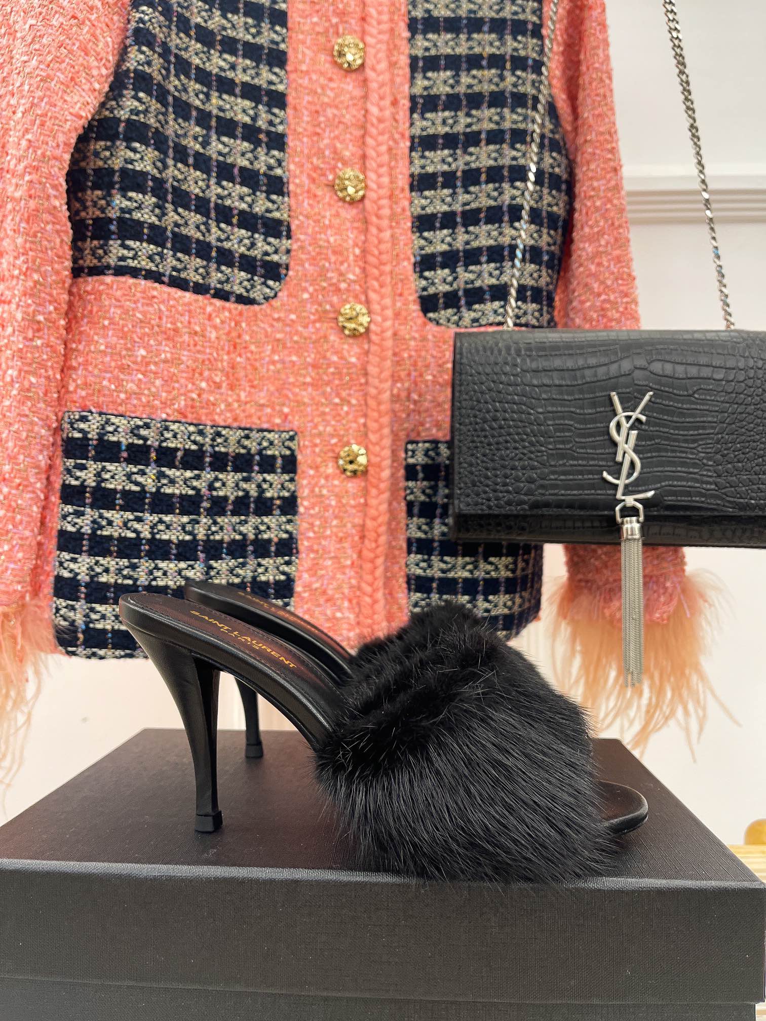 𝙎𝙖𝙞𝙣𝙩 𝙇𝙖𝙪𝙧𝙚𝙣𝙩 | 𝟐𝟎𝟐𝟐/𝐒𝐒 𝐧𝐞𝐰 YSL｜23ss early spring mink fur one high heel slippers