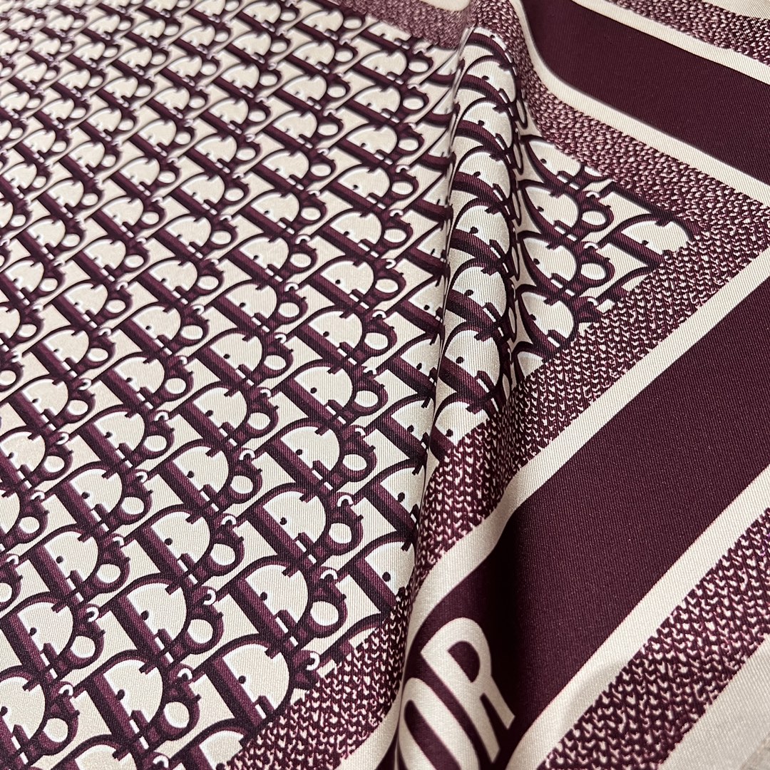 𝐃𝐢𝐨𝐫 ·Bookmark Square Scarf