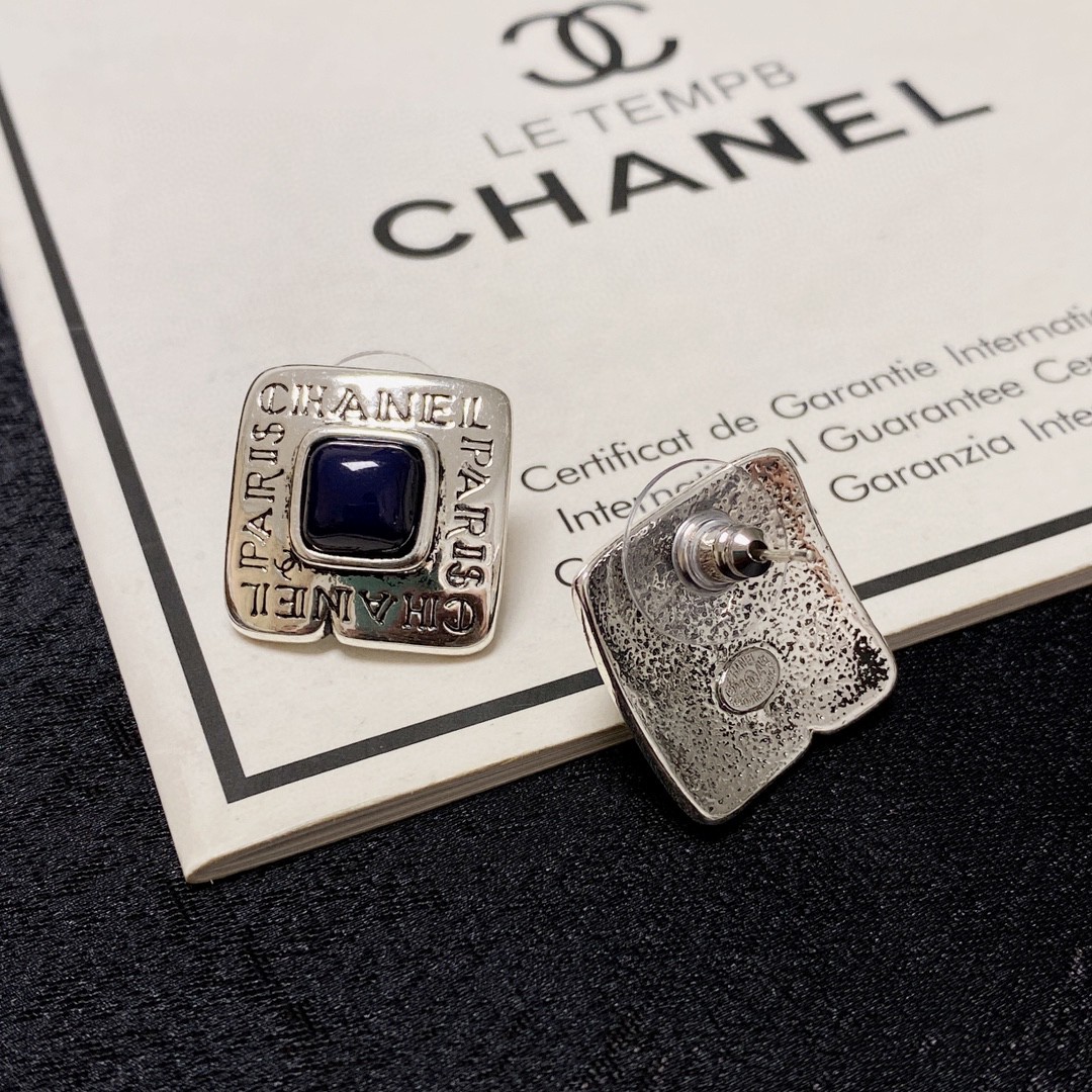 CHANEL🇫🇷Xiaoxiang Xiaoxiang double C letter Kangpeng series retro old middle-aged earrings