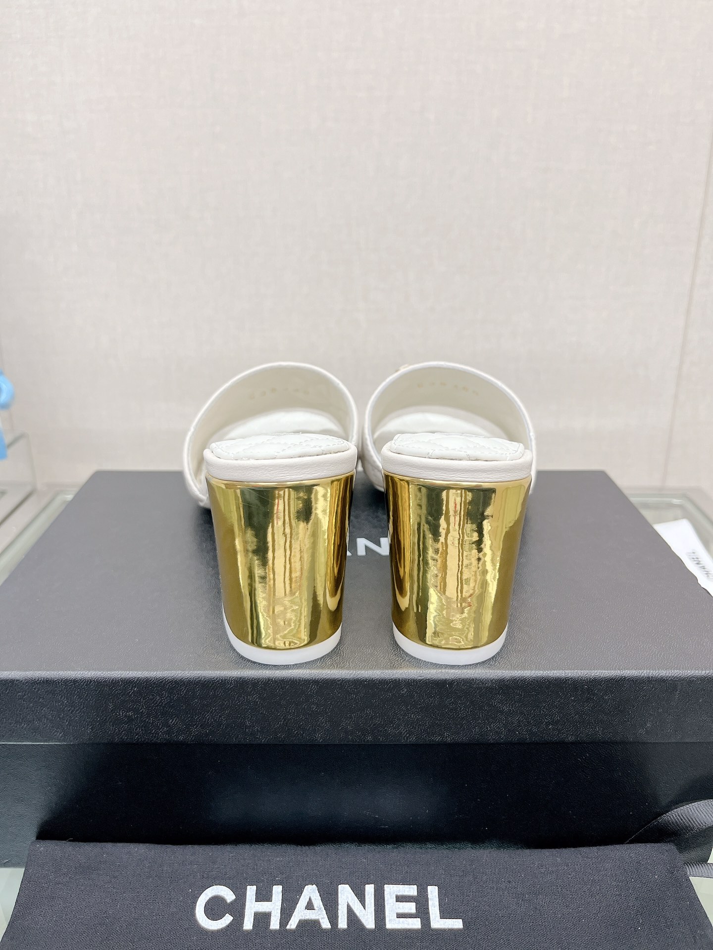 CHANEL 23Ss new diamond check chain double C buckle metal heel slippers sheepskin lining