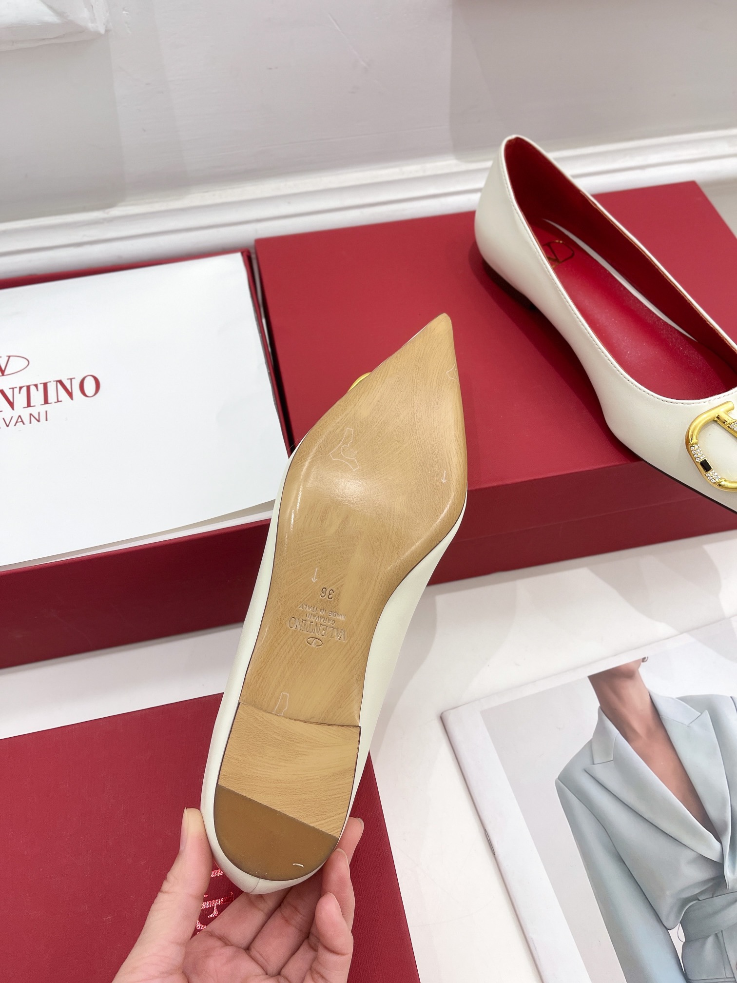 【Valentino】𝟐𝟎𝟐𝟏/𝐒𝐒 𝐧𝐞𝐰 Valentino 2022 spring and summer new large V diamond buckle high heels on the new