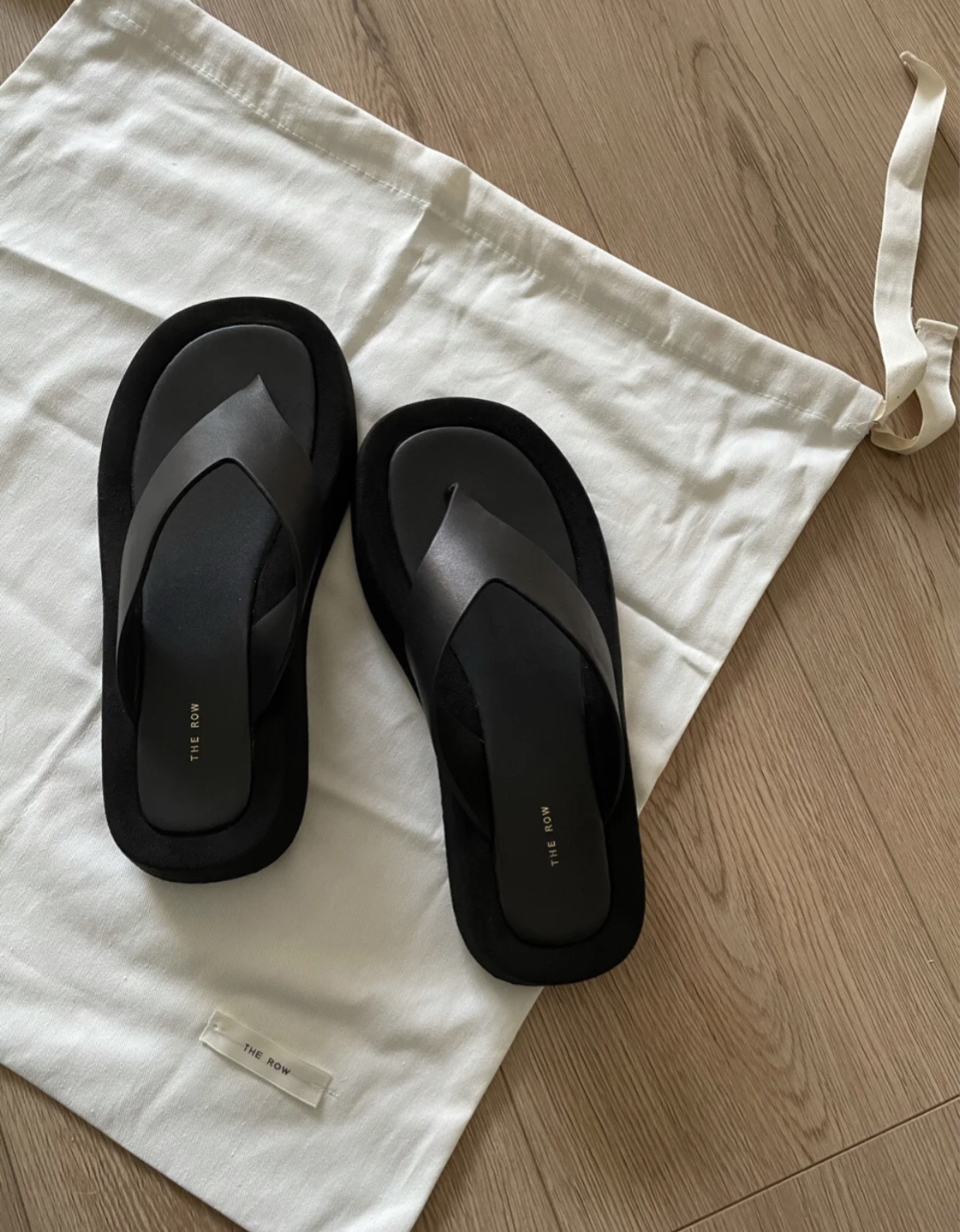 THE ROW | 𝟐𝟎𝟐𝟏/𝐒𝐒 𝐧𝐞𝐰 The row 2021 official website synchronization niche sexually cool wind thick bottom flip-flops