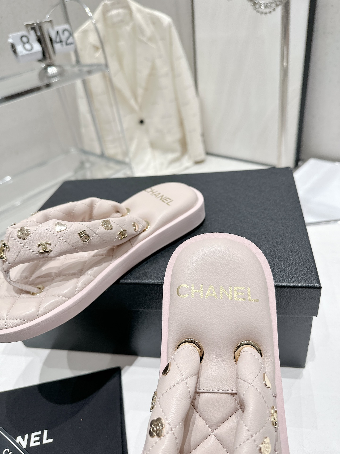 CHANEL summer new bread flip-flops clip toe flip-flops beach sandals
