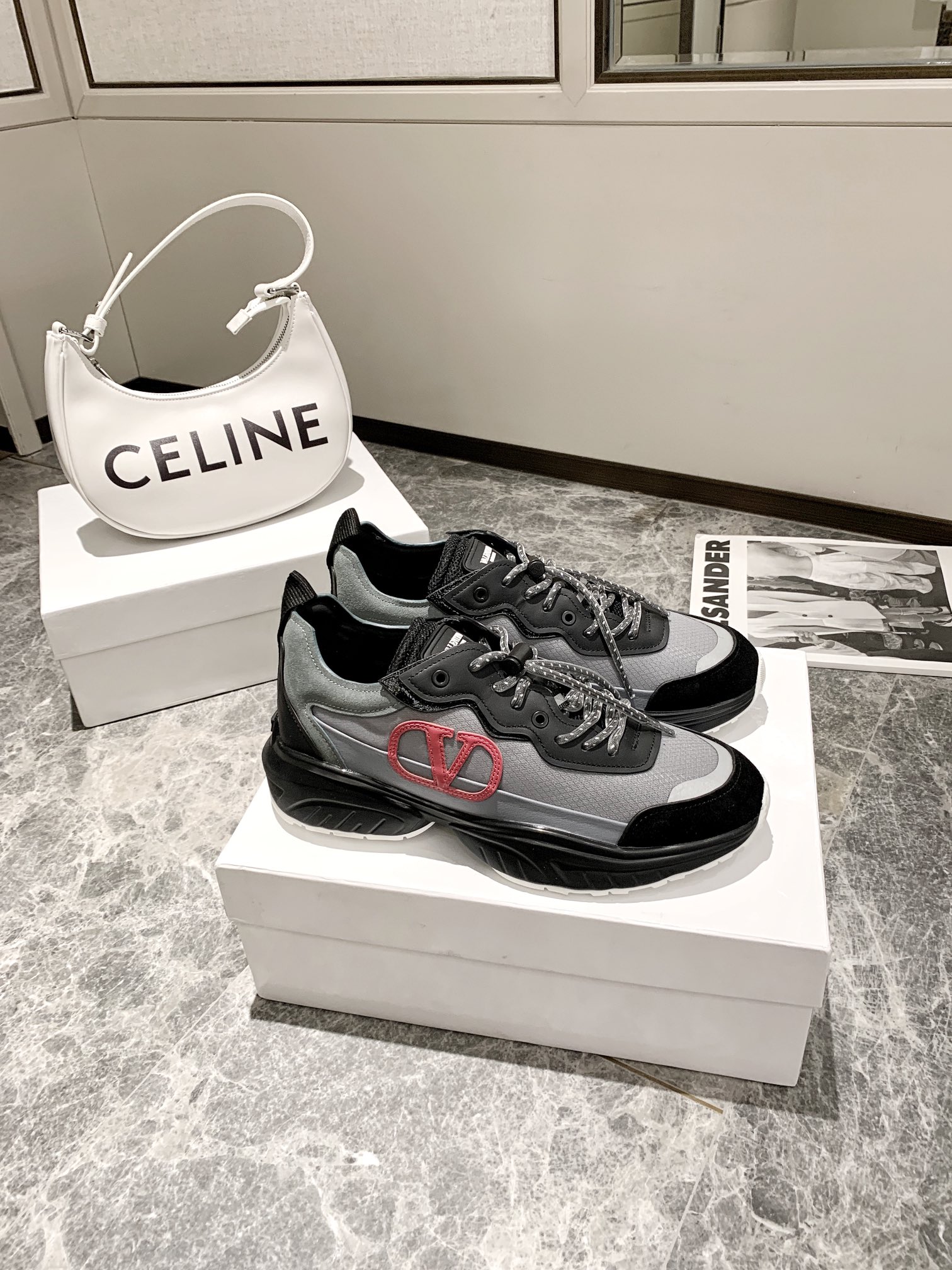 【Valentino】𝟐𝟎𝟐𝟏/𝐒𝐒 𝐧𝐞𝐰 Valentino 2022 ss spring-summer collection of new old man shoes
