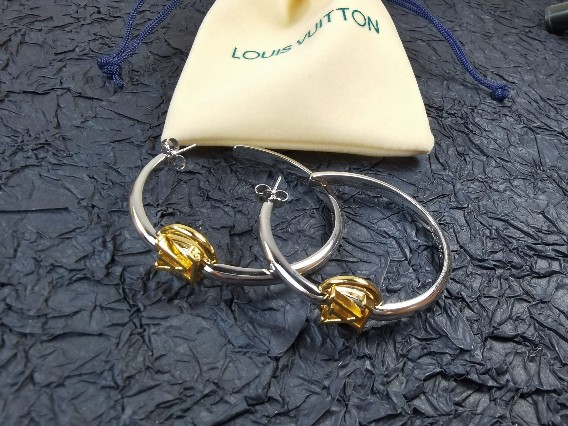 Louis Vuitton LV Cut-out earrings